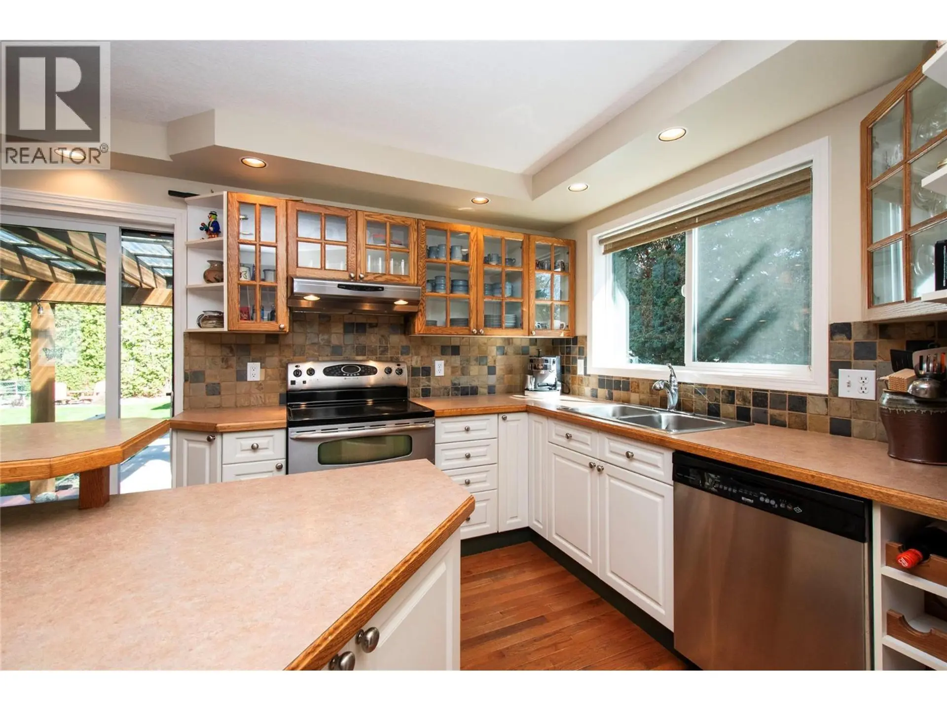 916 POWELL BEACH Road - Image 4