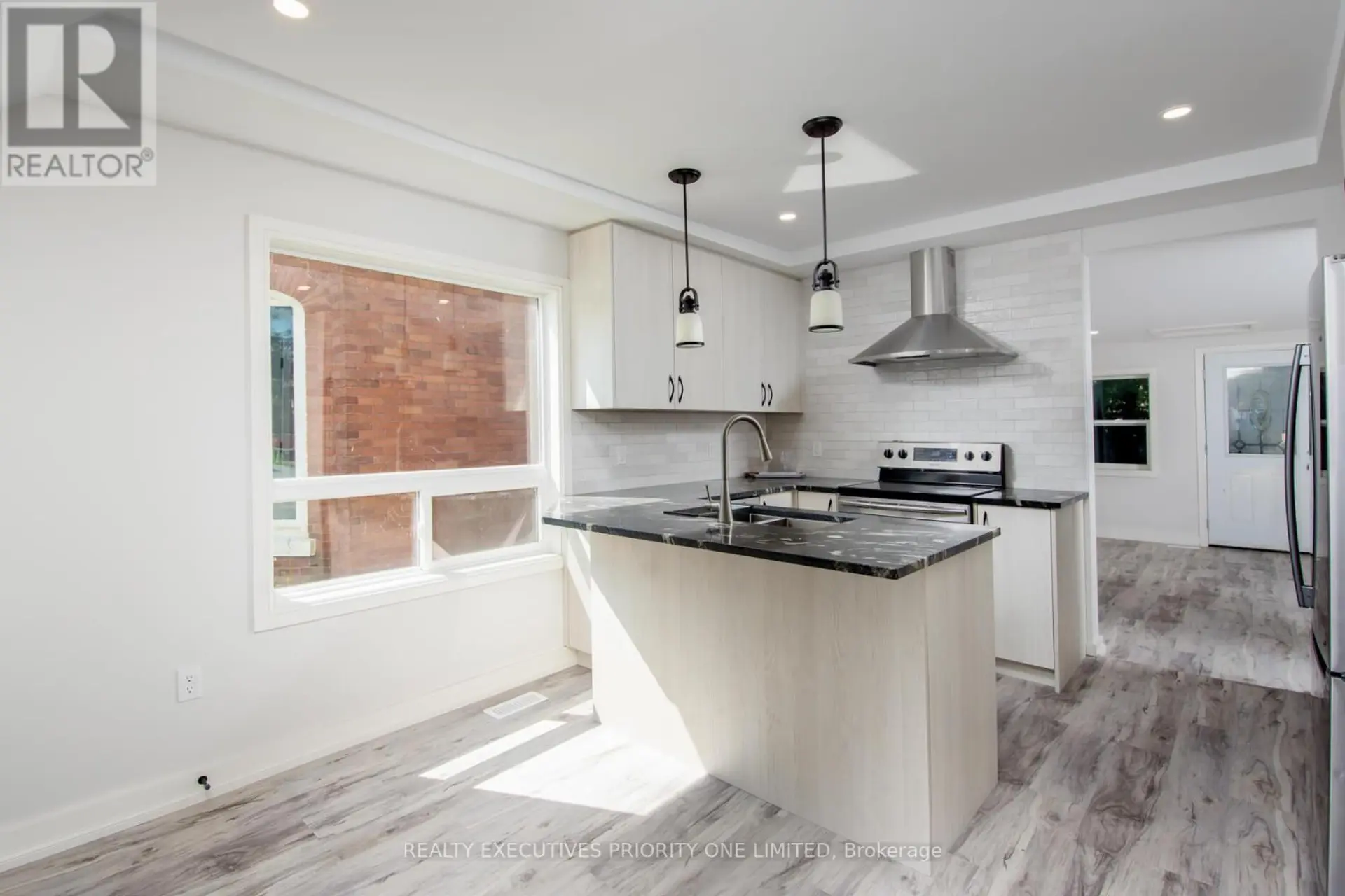 152 MAIN STREET W - Image 3
