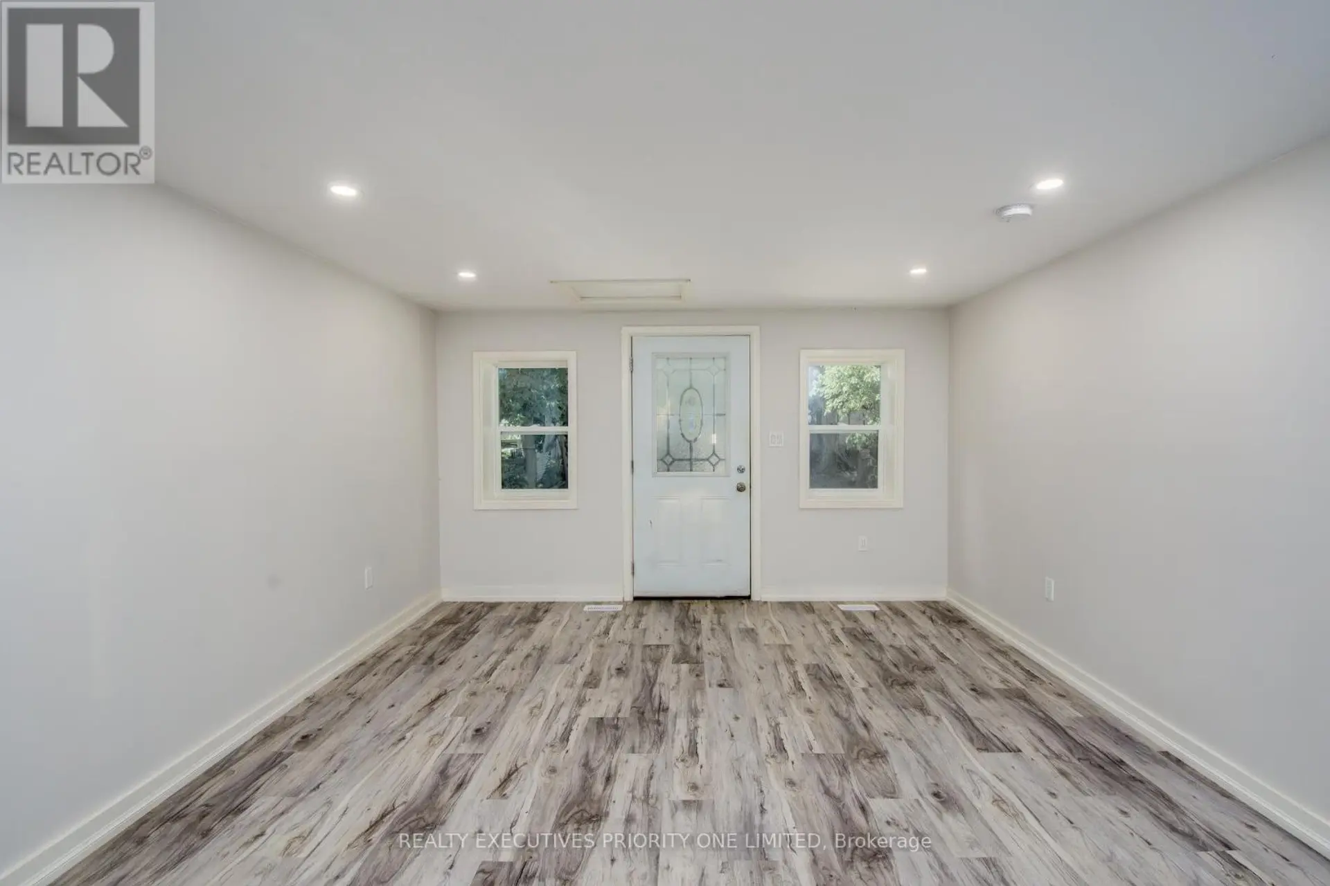 152 MAIN STREET W - Image 7