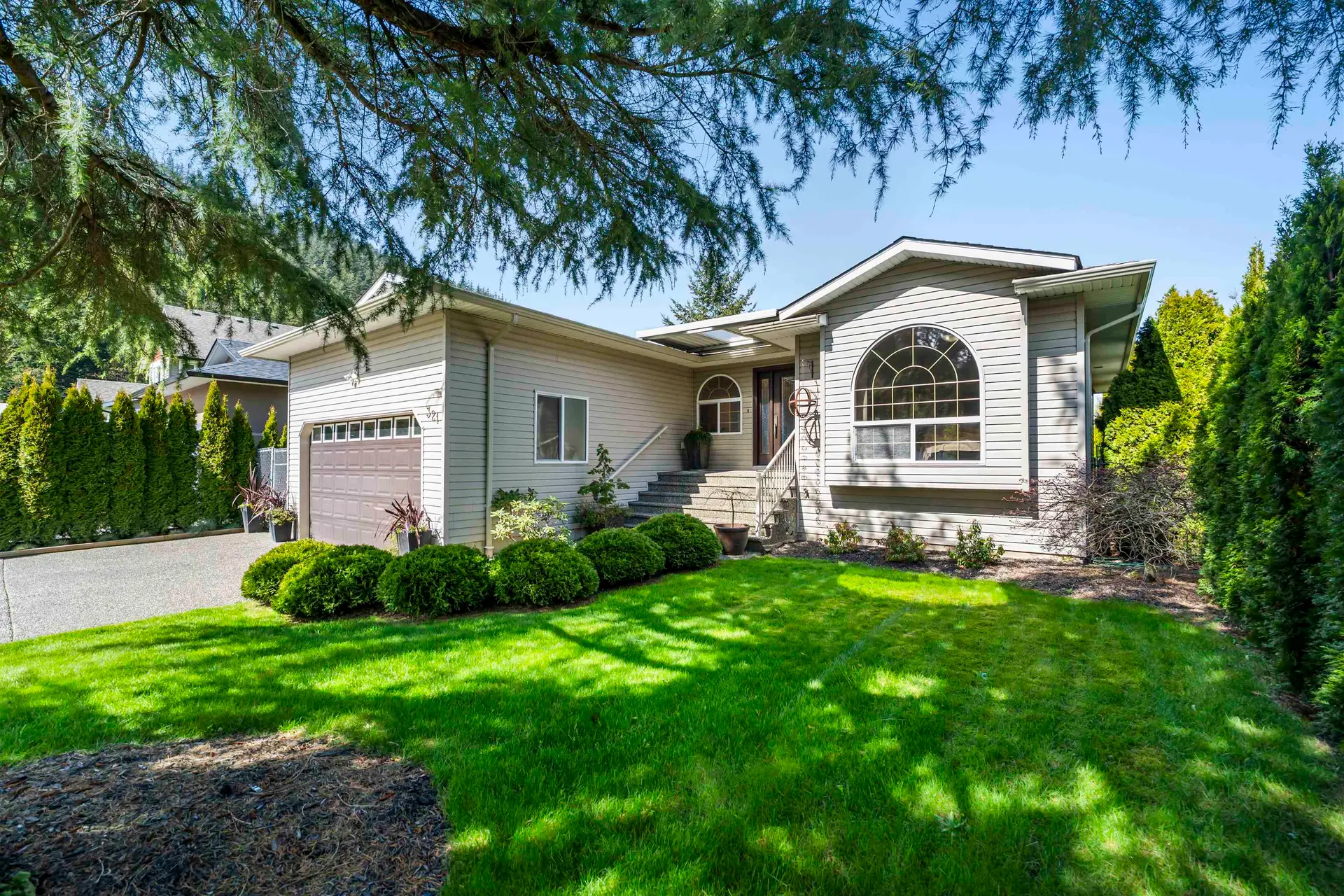 Property at 321 Chestnut Avenue, Harrison Hot Springs, BC