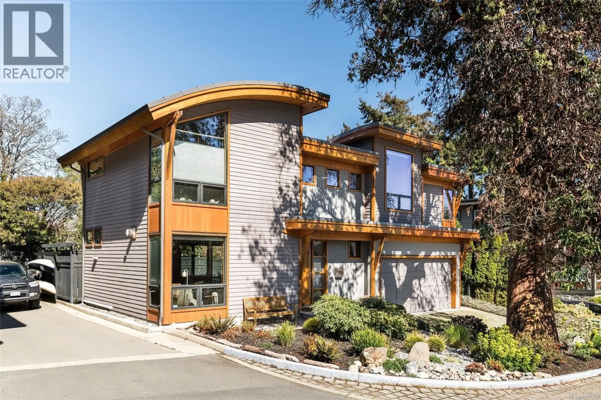 Property at 220 Moss Rock Pl, Victoria, BC