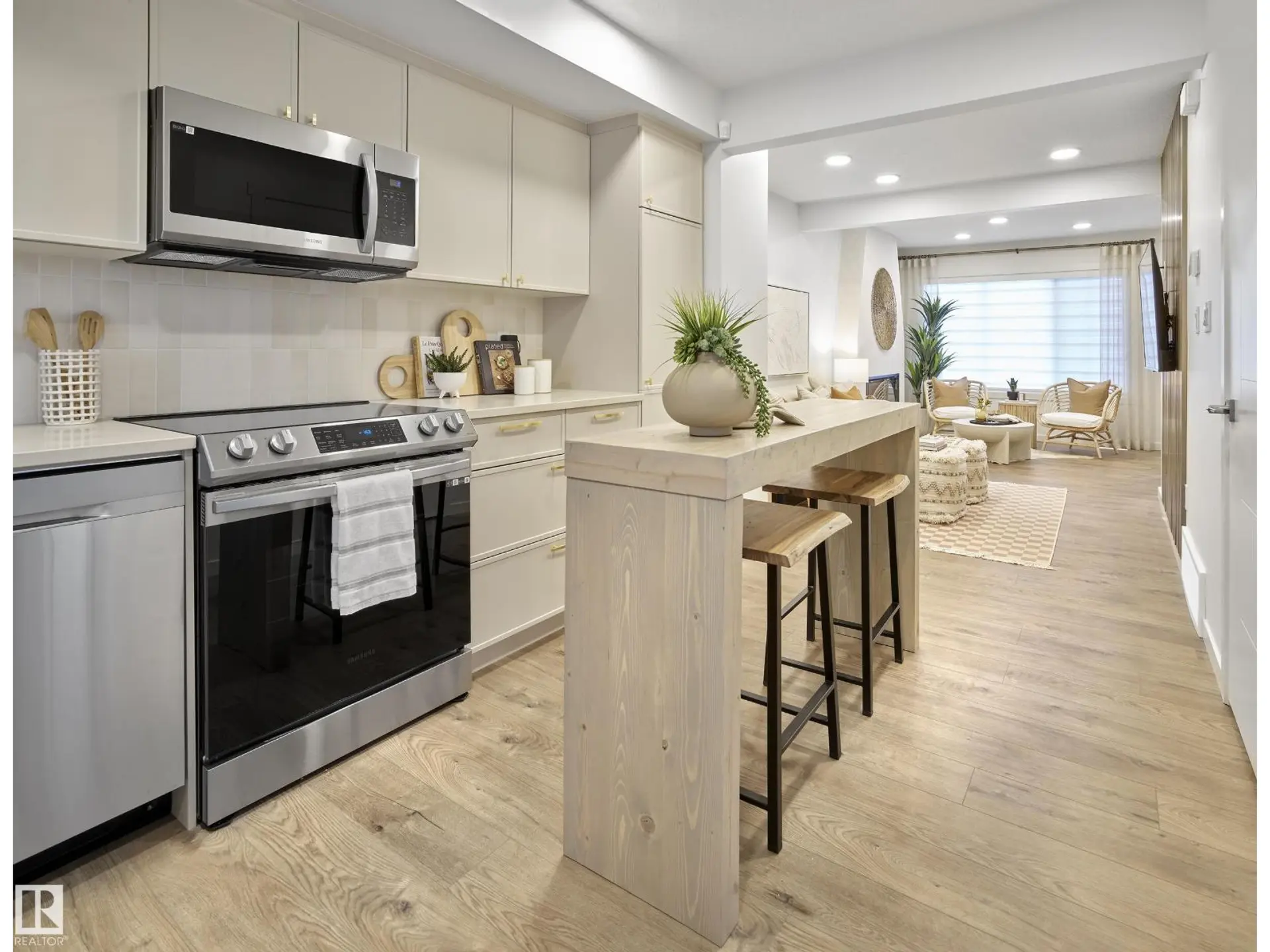505 177 AV NE - Image 4