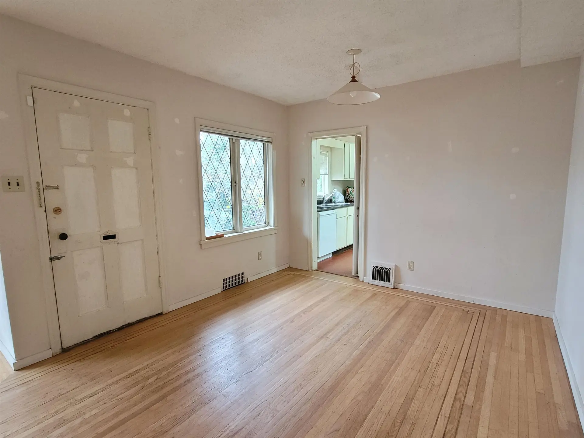 8468 Hudson Street - Image 4