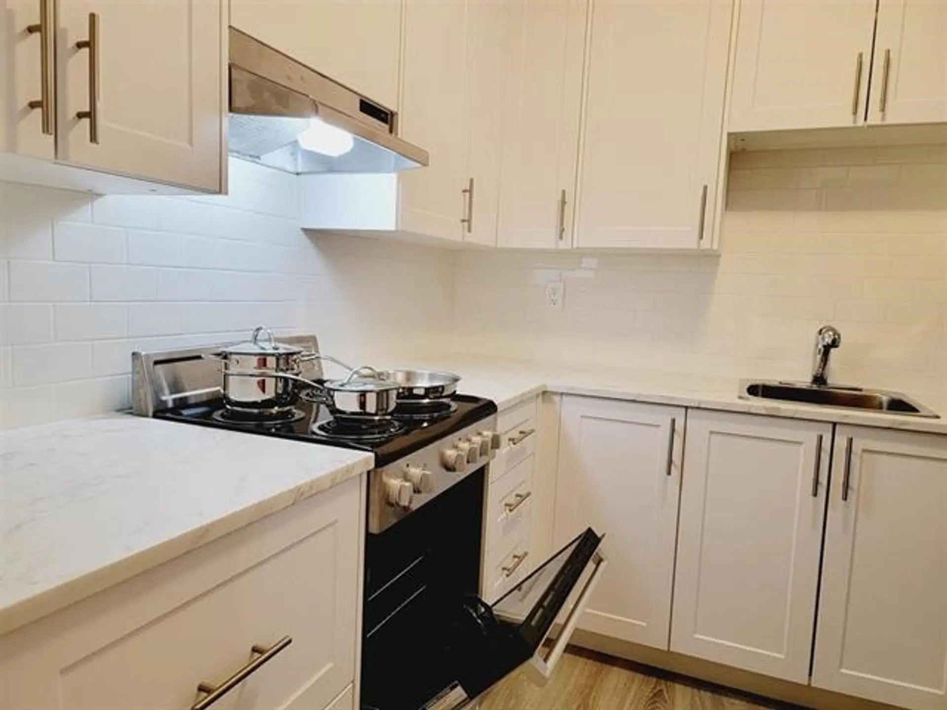 #308 45749 Spadina Avenue - Image 3