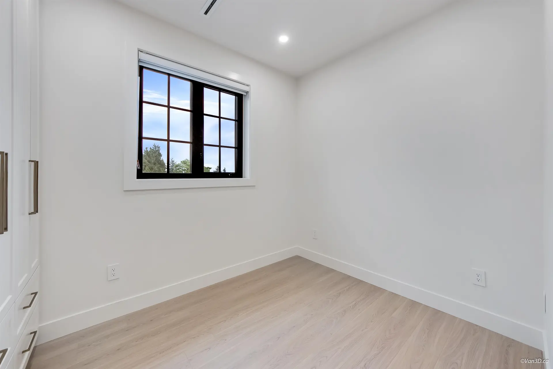 1347 E 64th Avenue - Image 15