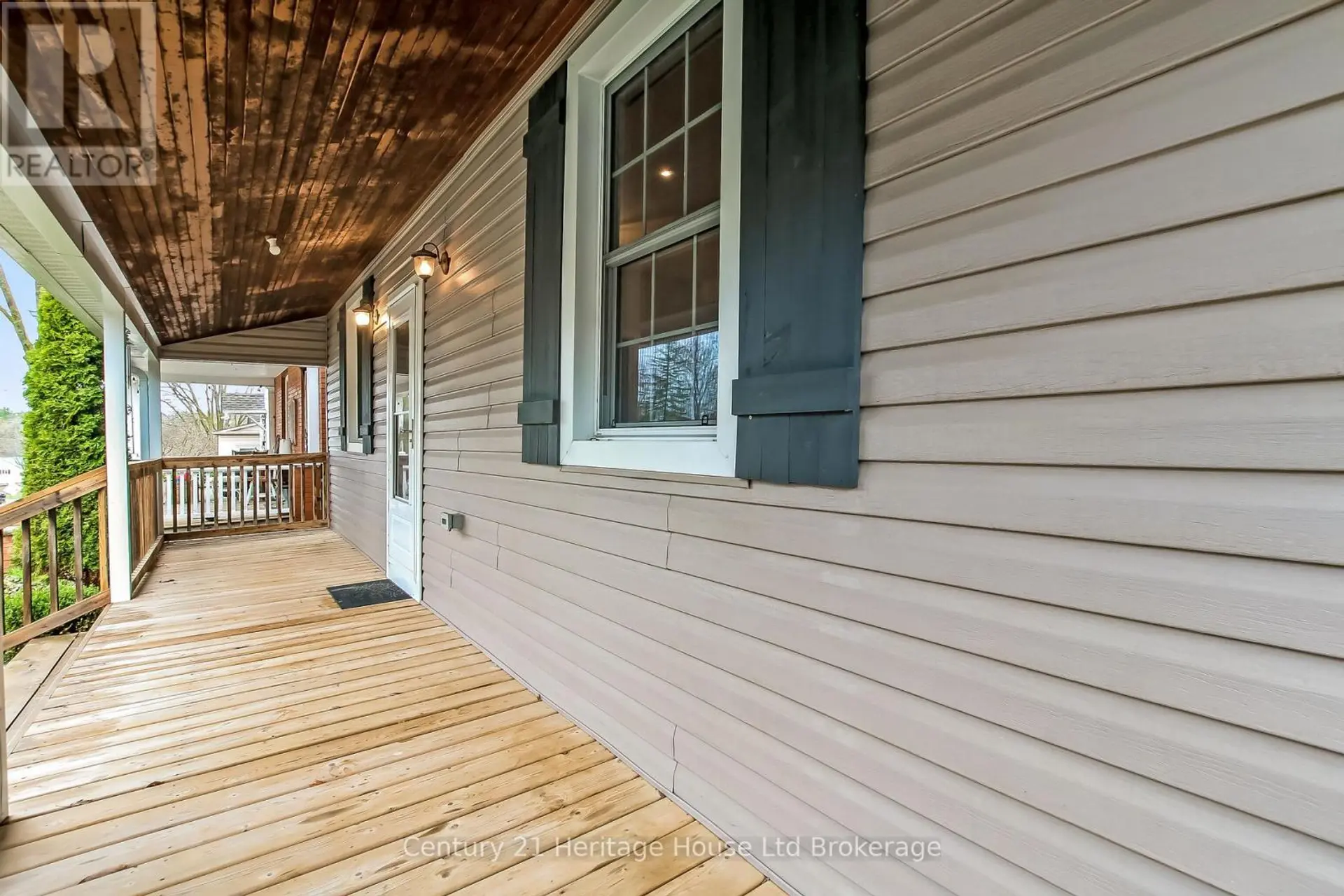 137 WONHAM STREET S - Image 3