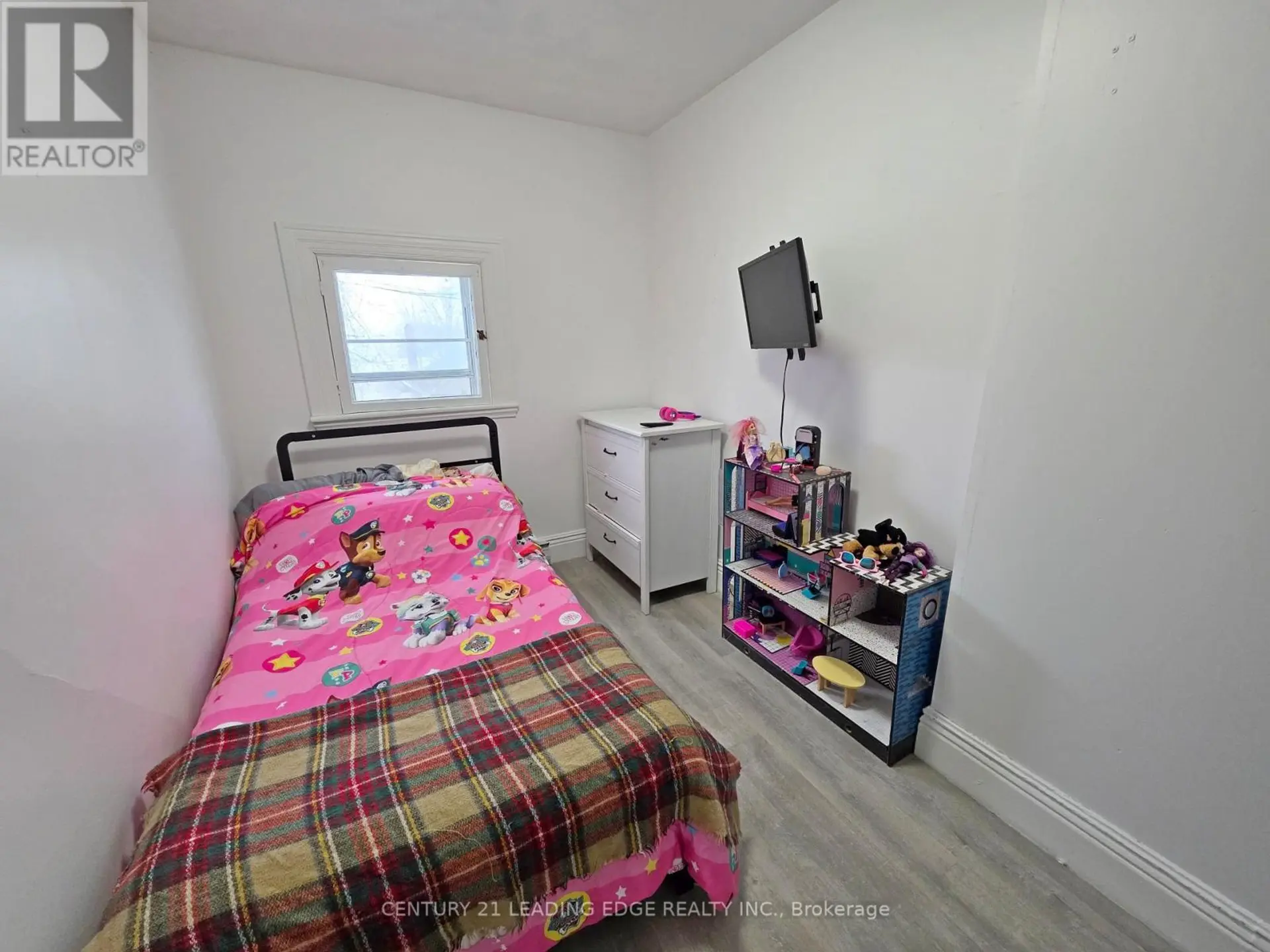 15 GEORGE STREET N - Image 13
