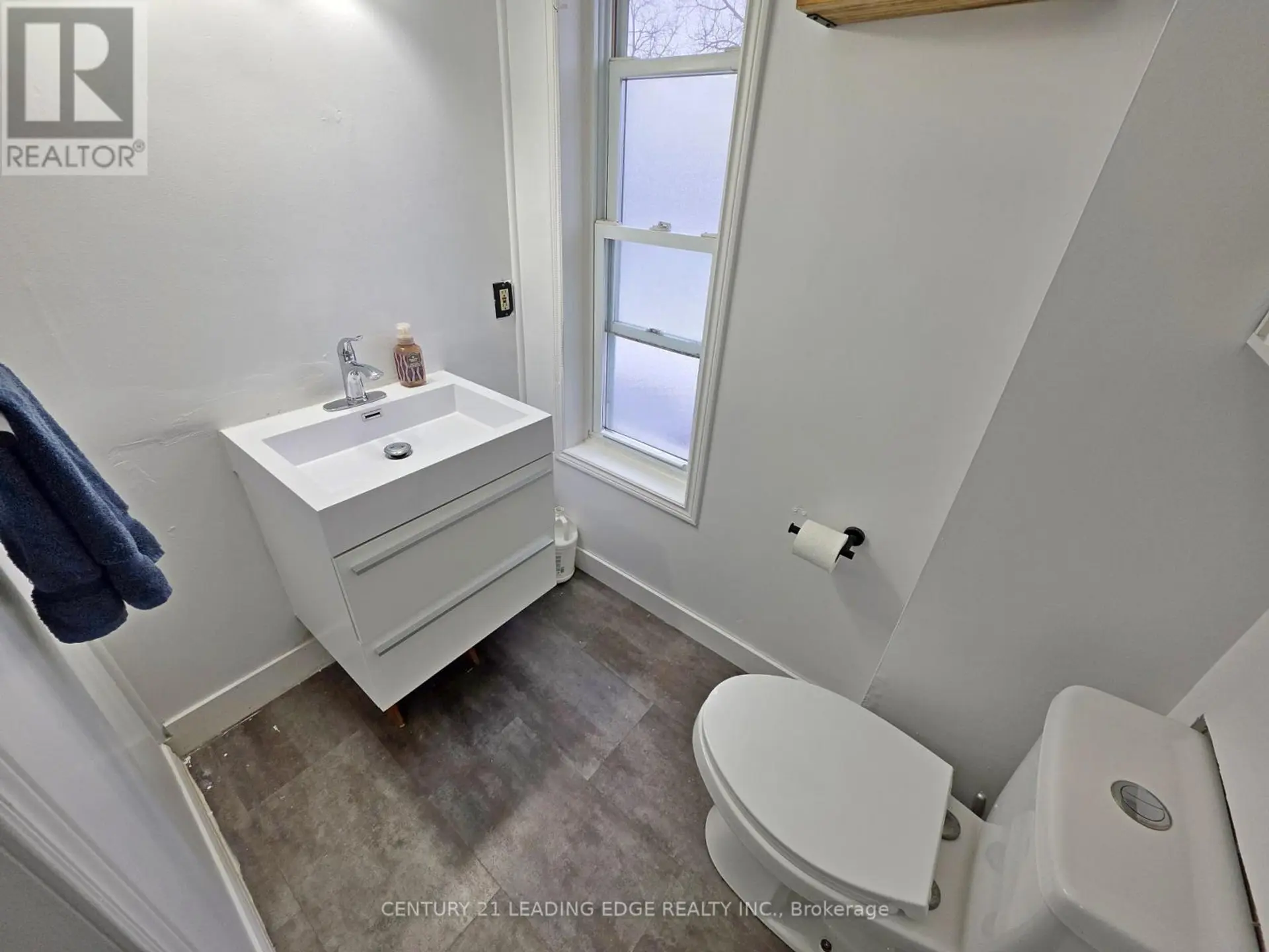 15 GEORGE STREET N - Image 14