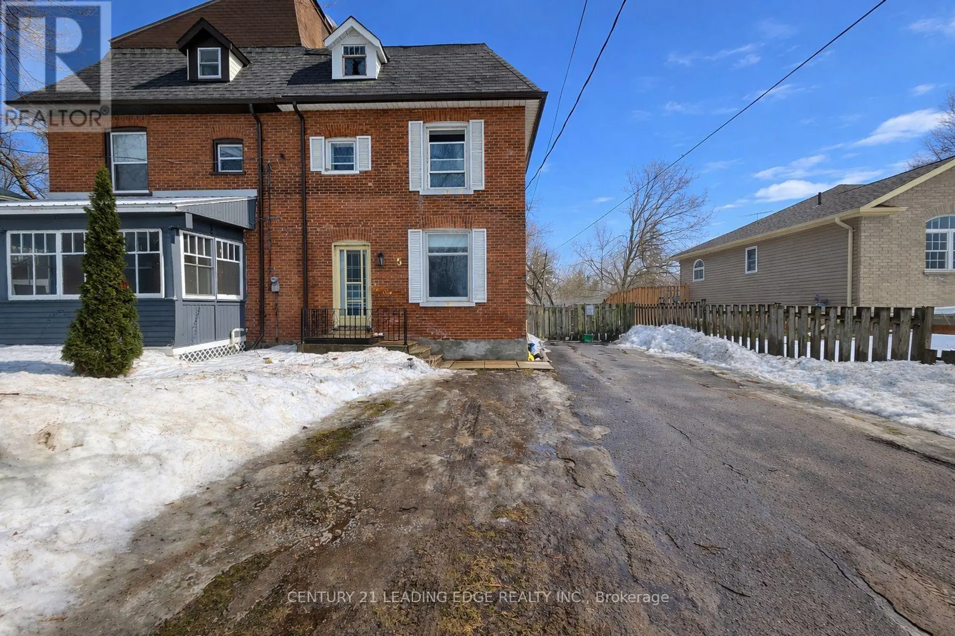 15 GEORGE STREET N - Image 2