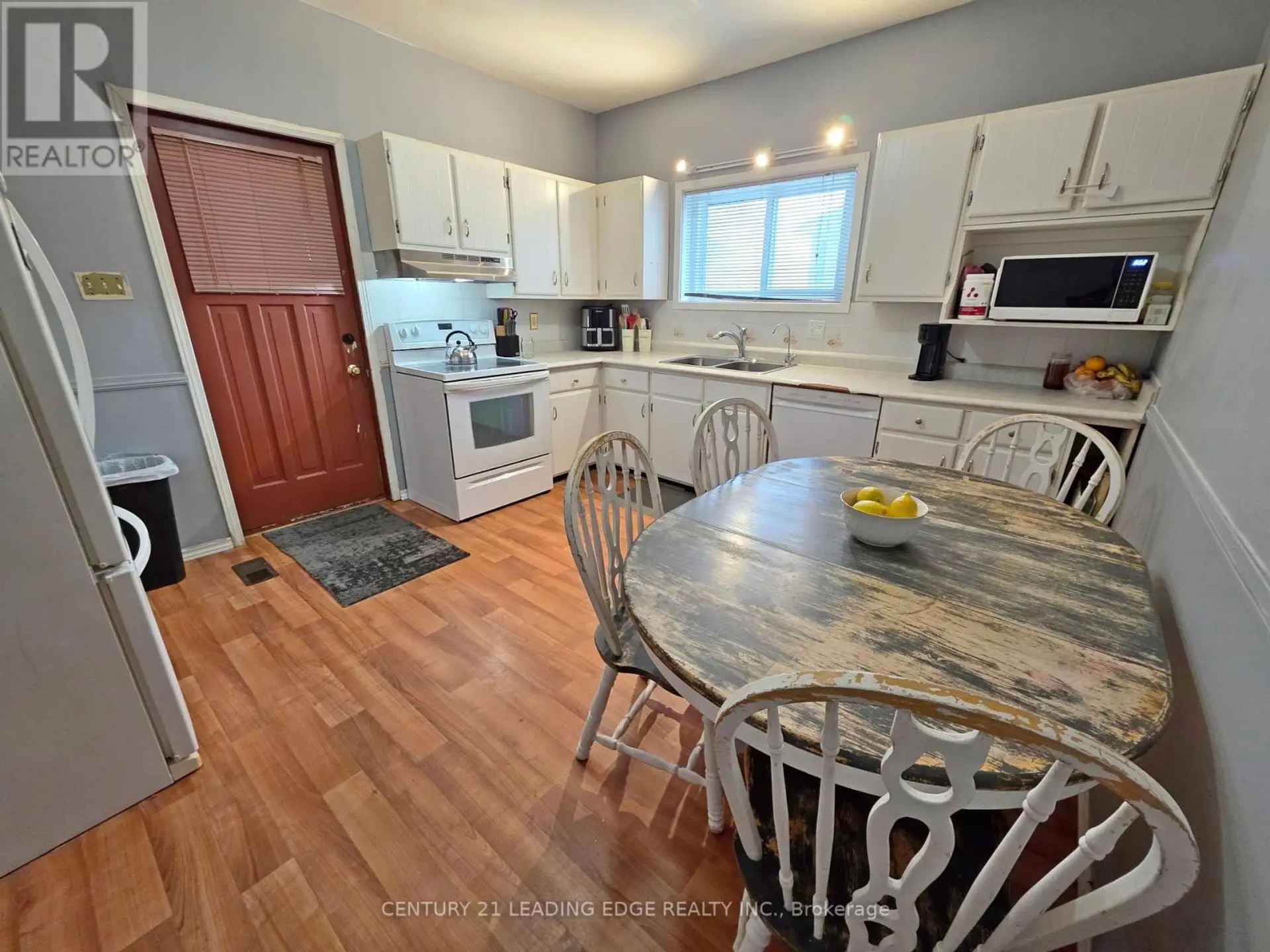 15 GEORGE STREET N - Image 8