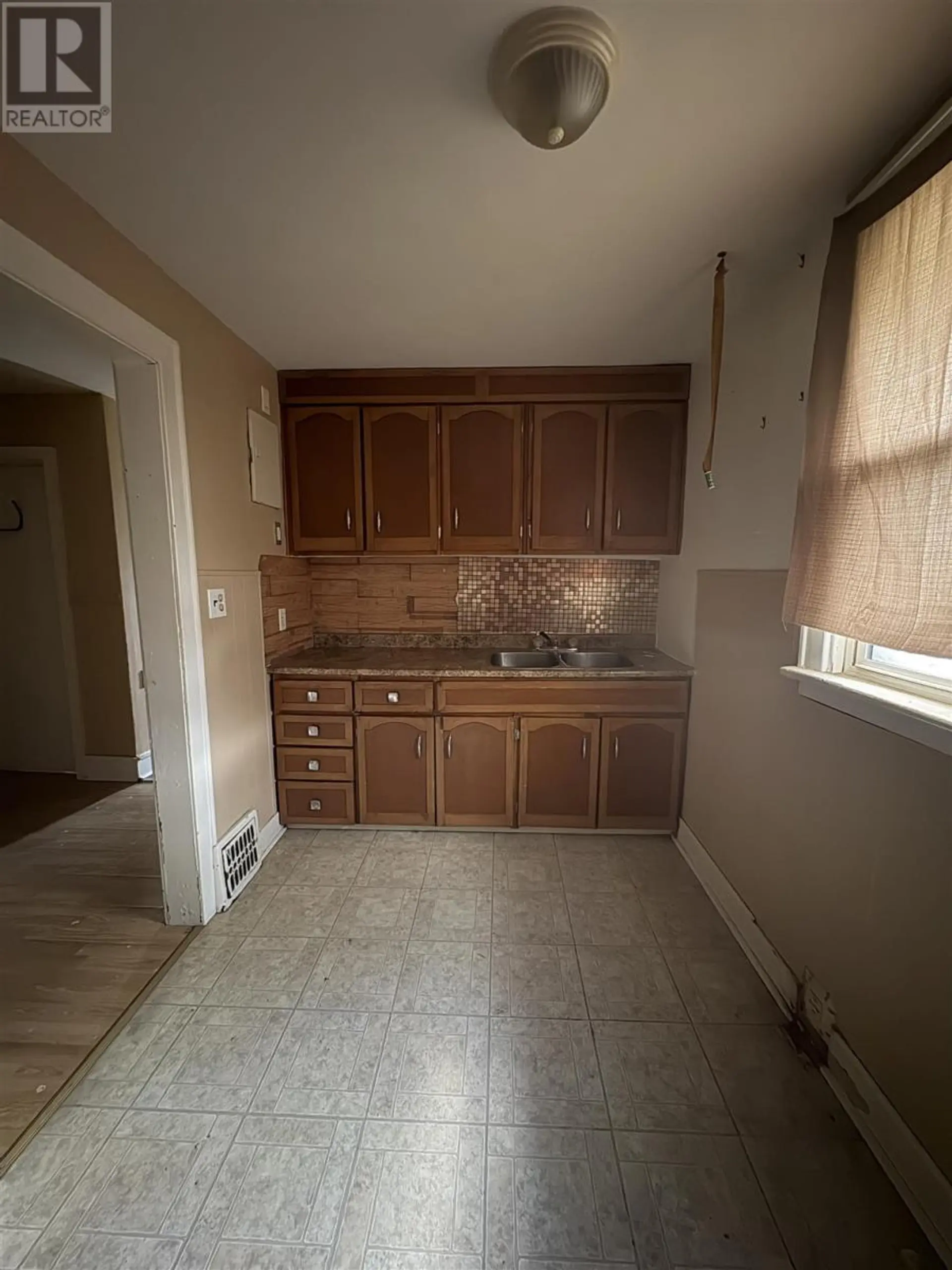 231 BROWN ST - Image 12