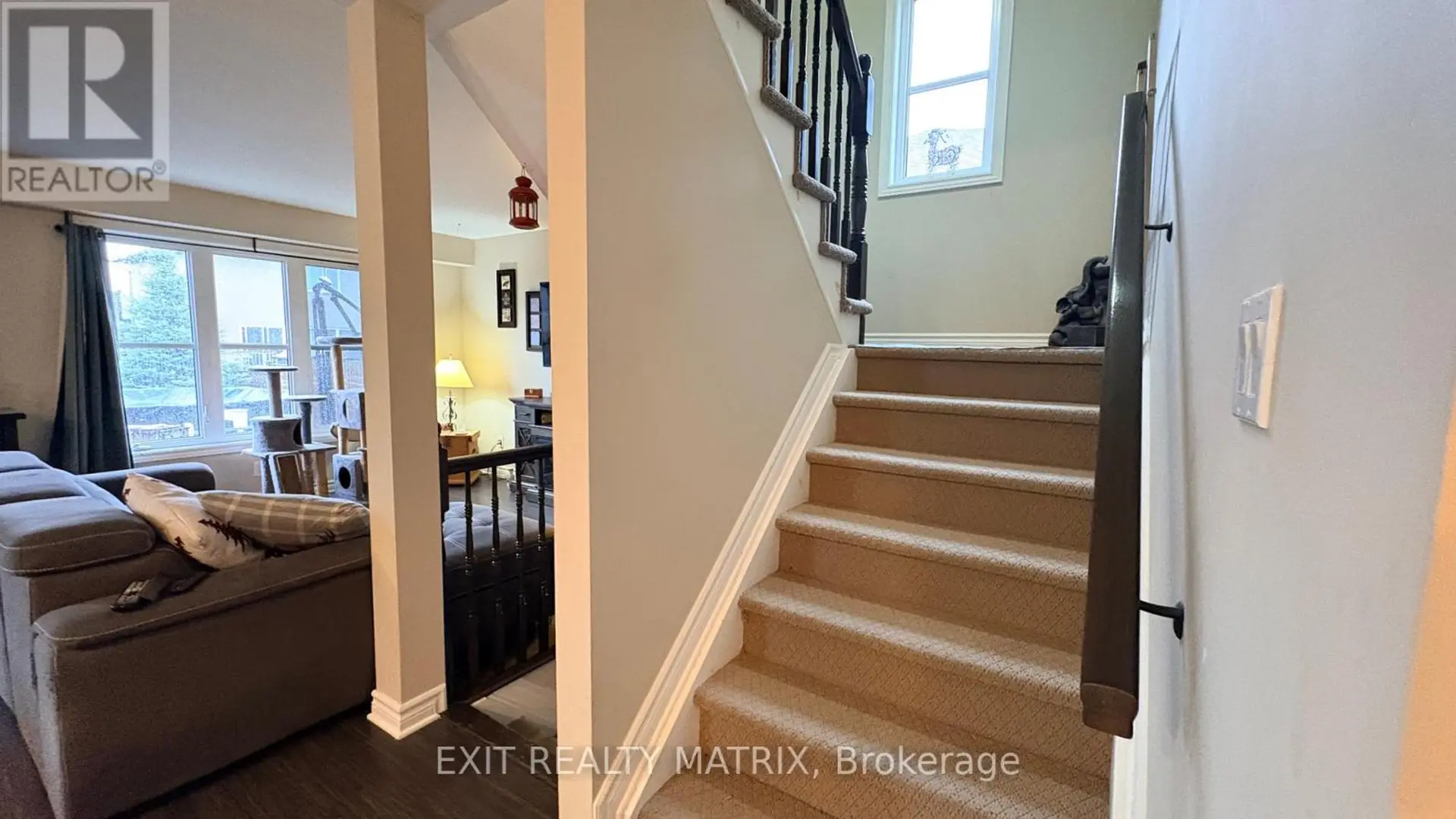 371 TRILLIUM CIRCLE S - Image 10