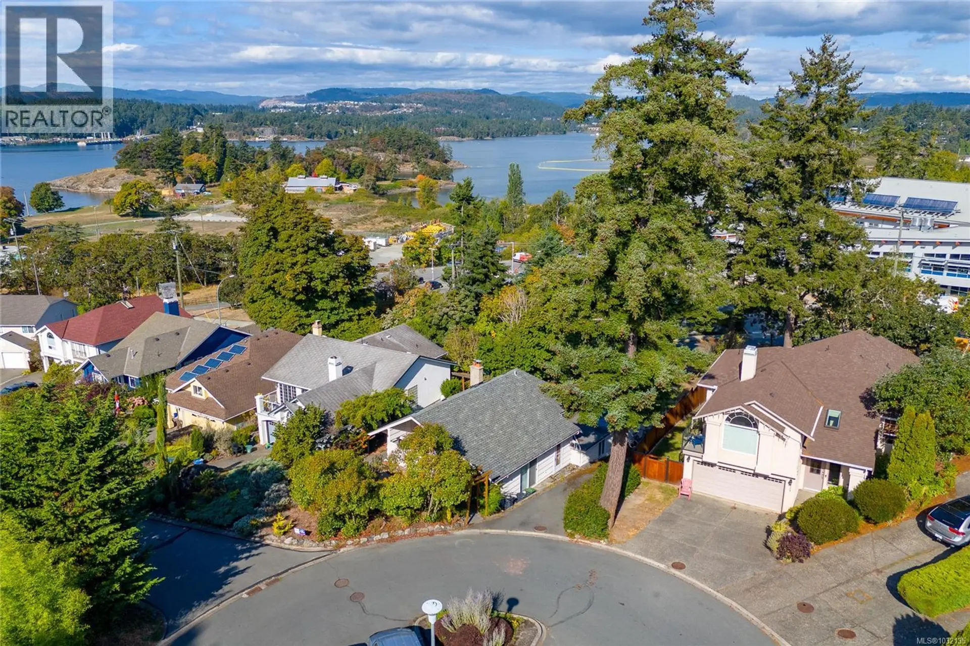 715 Luscombe Pl - Image 2