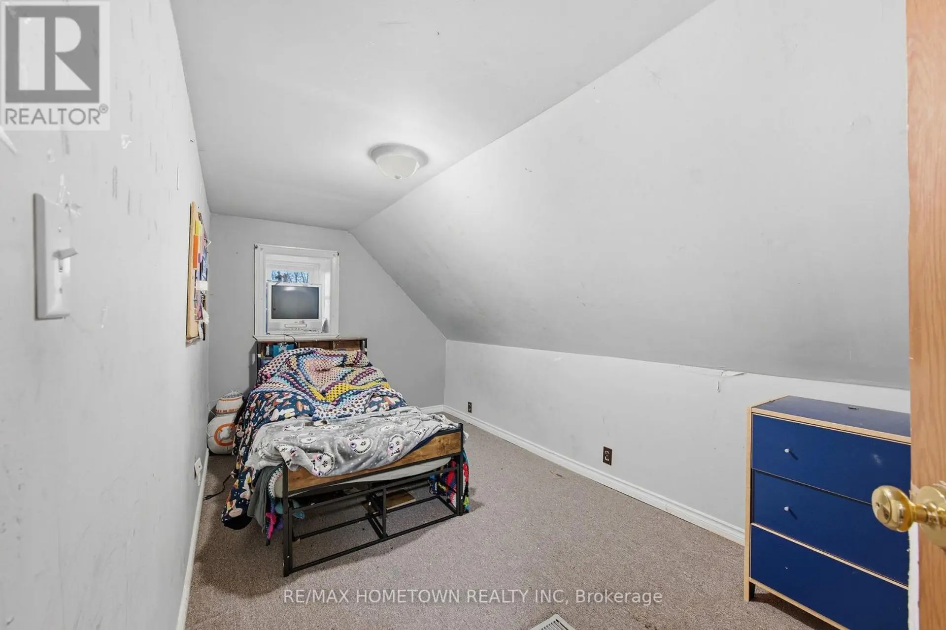 49 ADDISON ROAD - Image 9