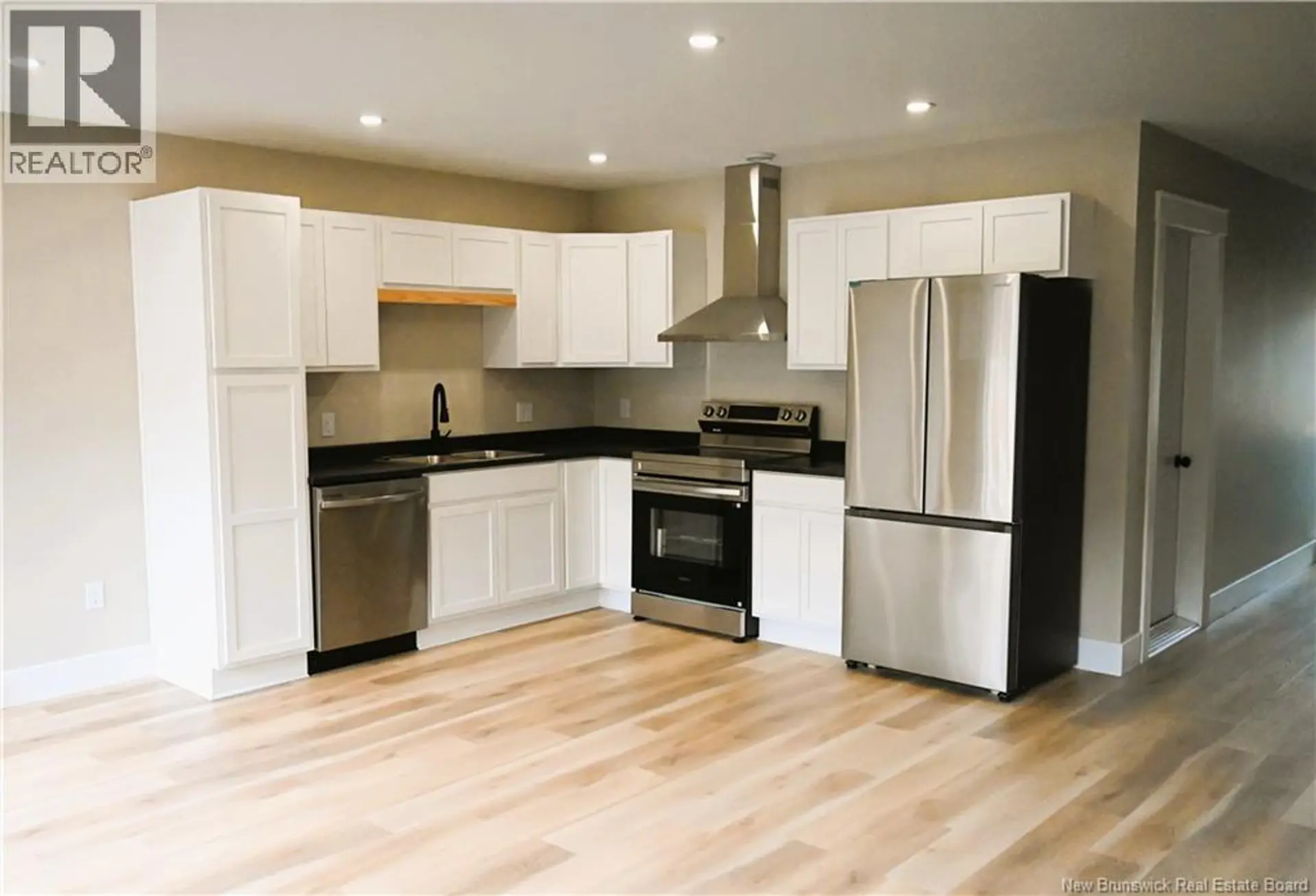 177 ARLINGTON CRESCENT - Image 3