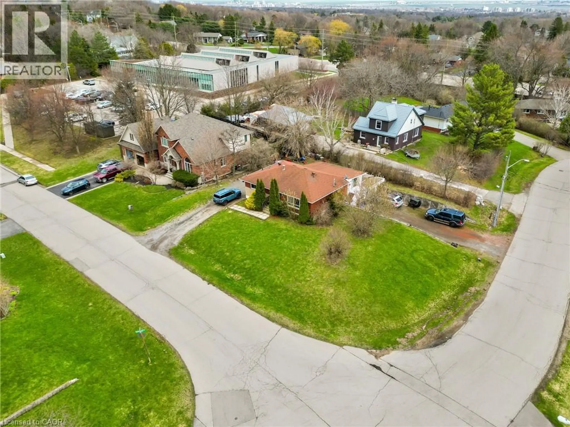 13 MCDONALD COURT - Image 1