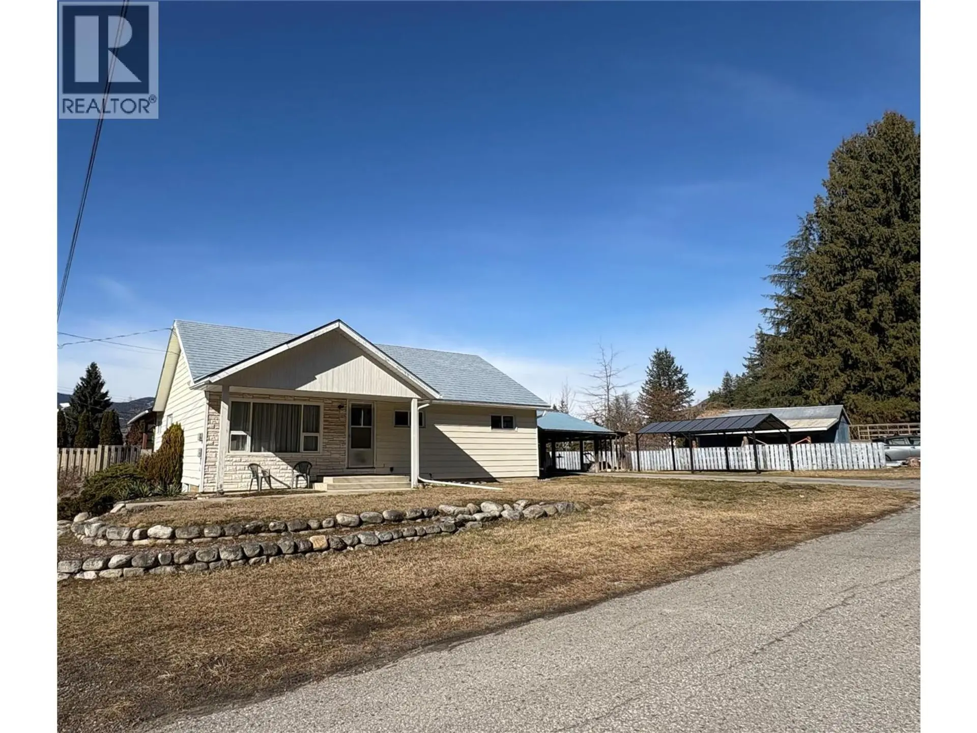 Property at 301 5TH Street NW, Nakusp, BC