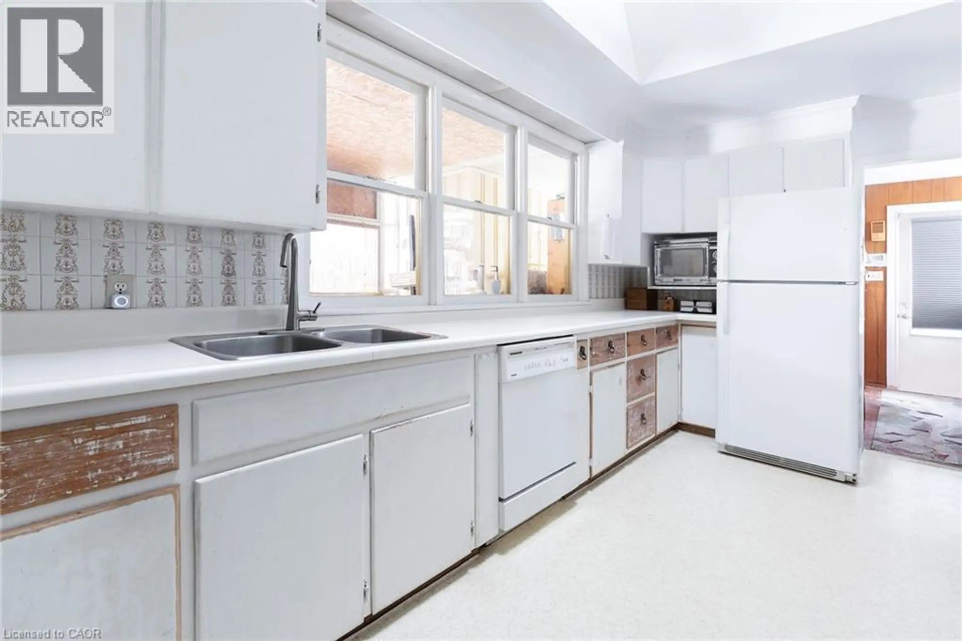 5 HOMESTEAD AVENUE - Image 4
