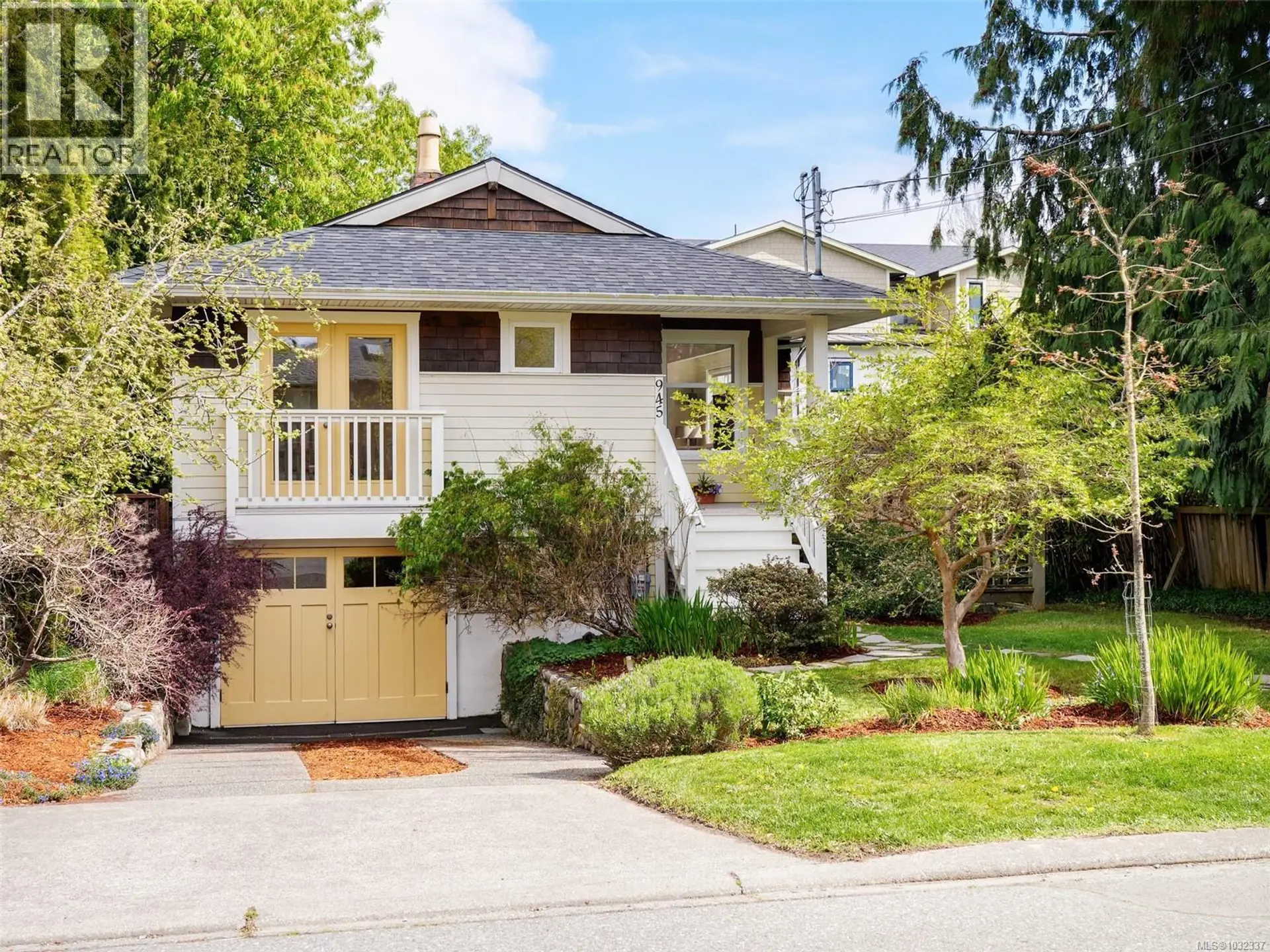 Property at 945 Falkland Rd, Oak Bay, BC
