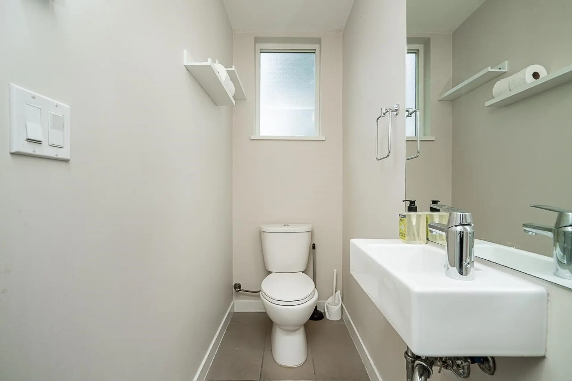 #49 9728 Alexandra Road - Image 7