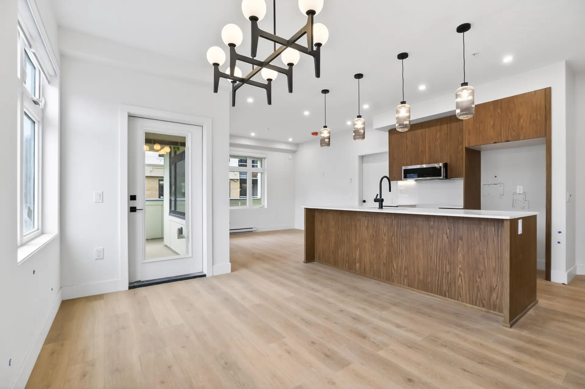 #305 46185 Thomas Road - Image 2
