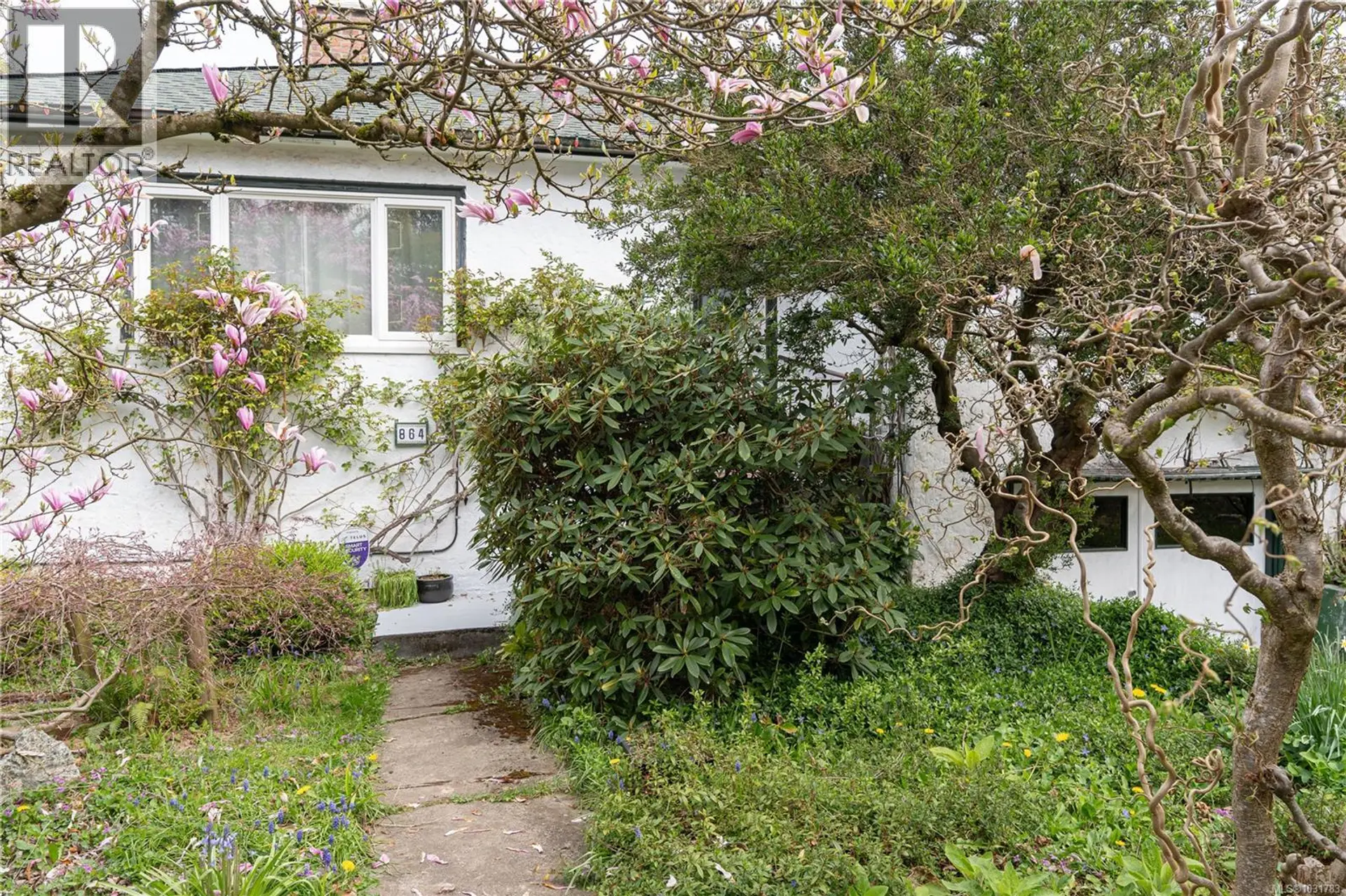 Property at 864 Selkirk Ave, Esquimalt, BC
