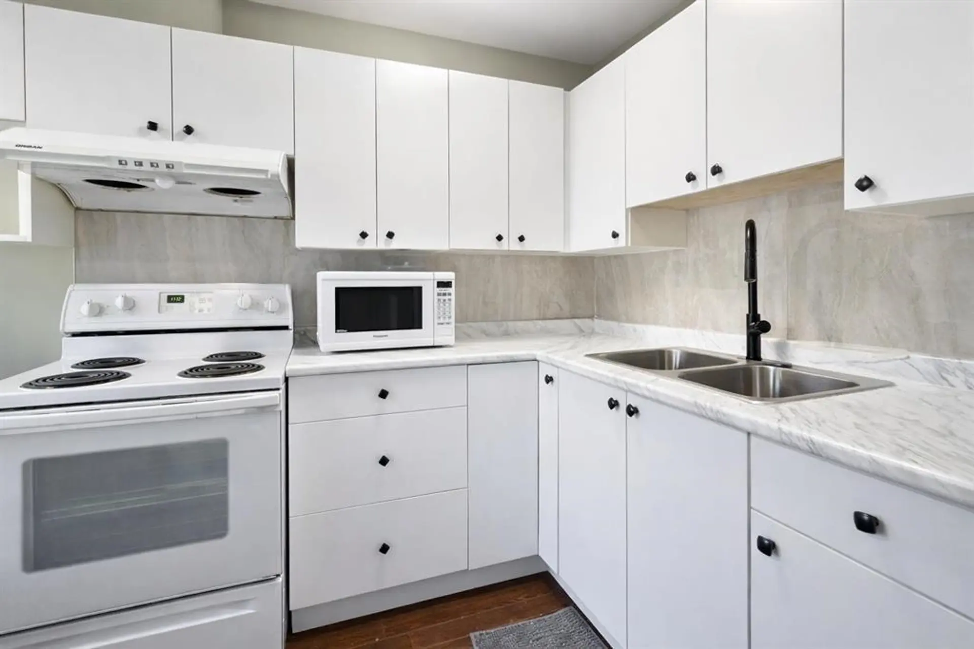 #38 32310 Mouat Drive - Image 3