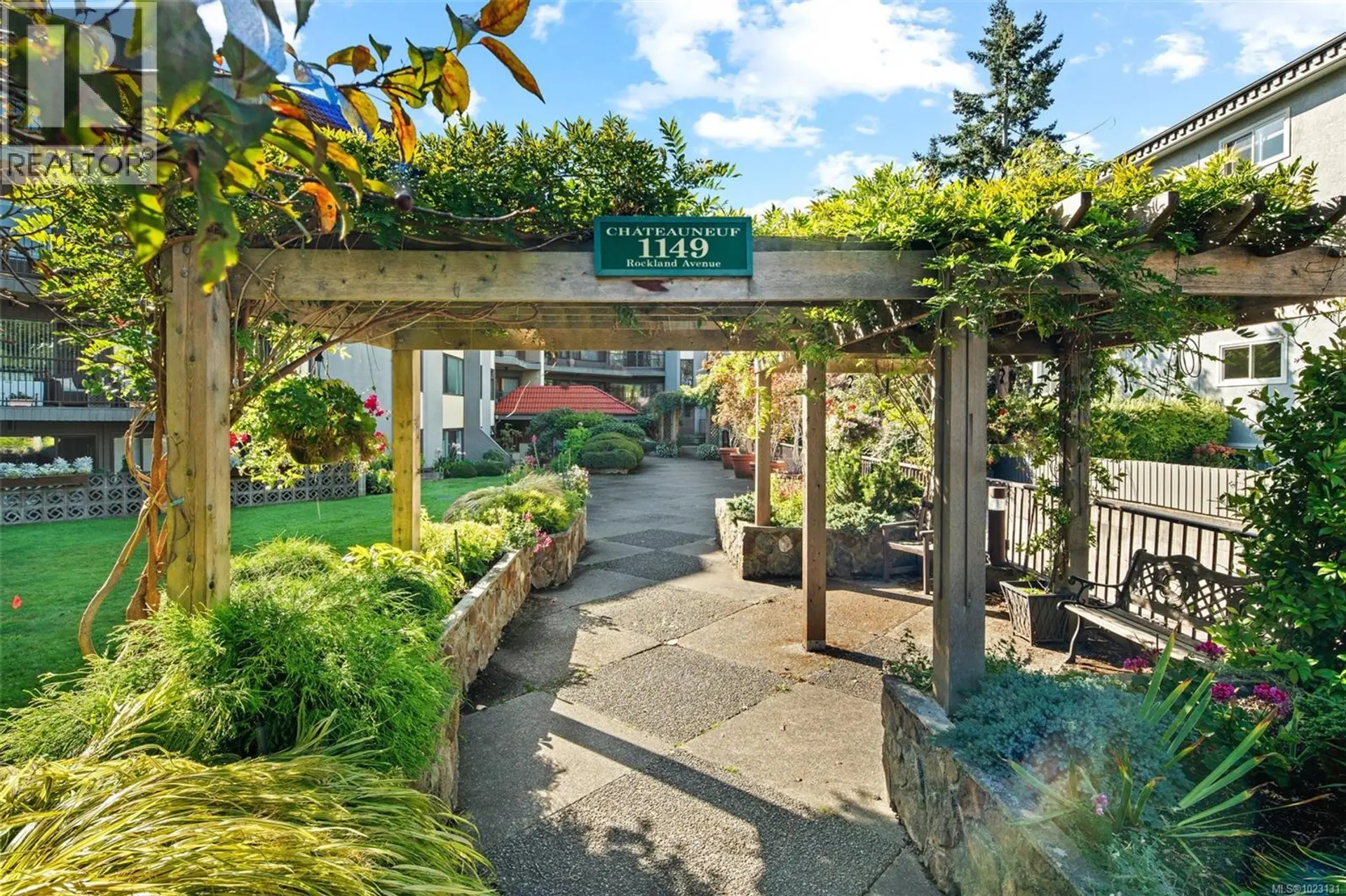 Property at #108 1149 Rockland Ave, Victoria, BC