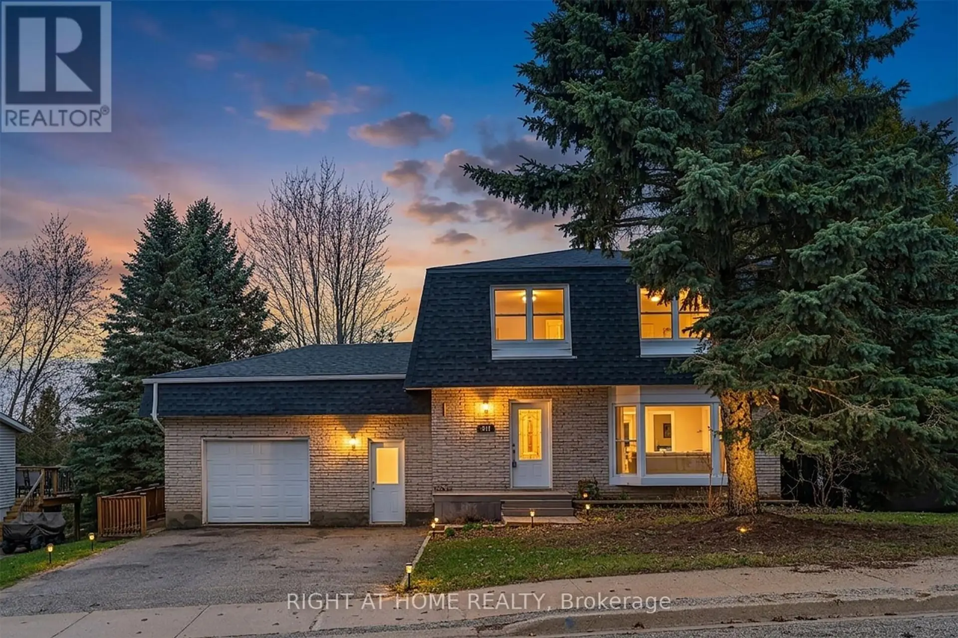 384 COUNTESS STREET N - Image 2