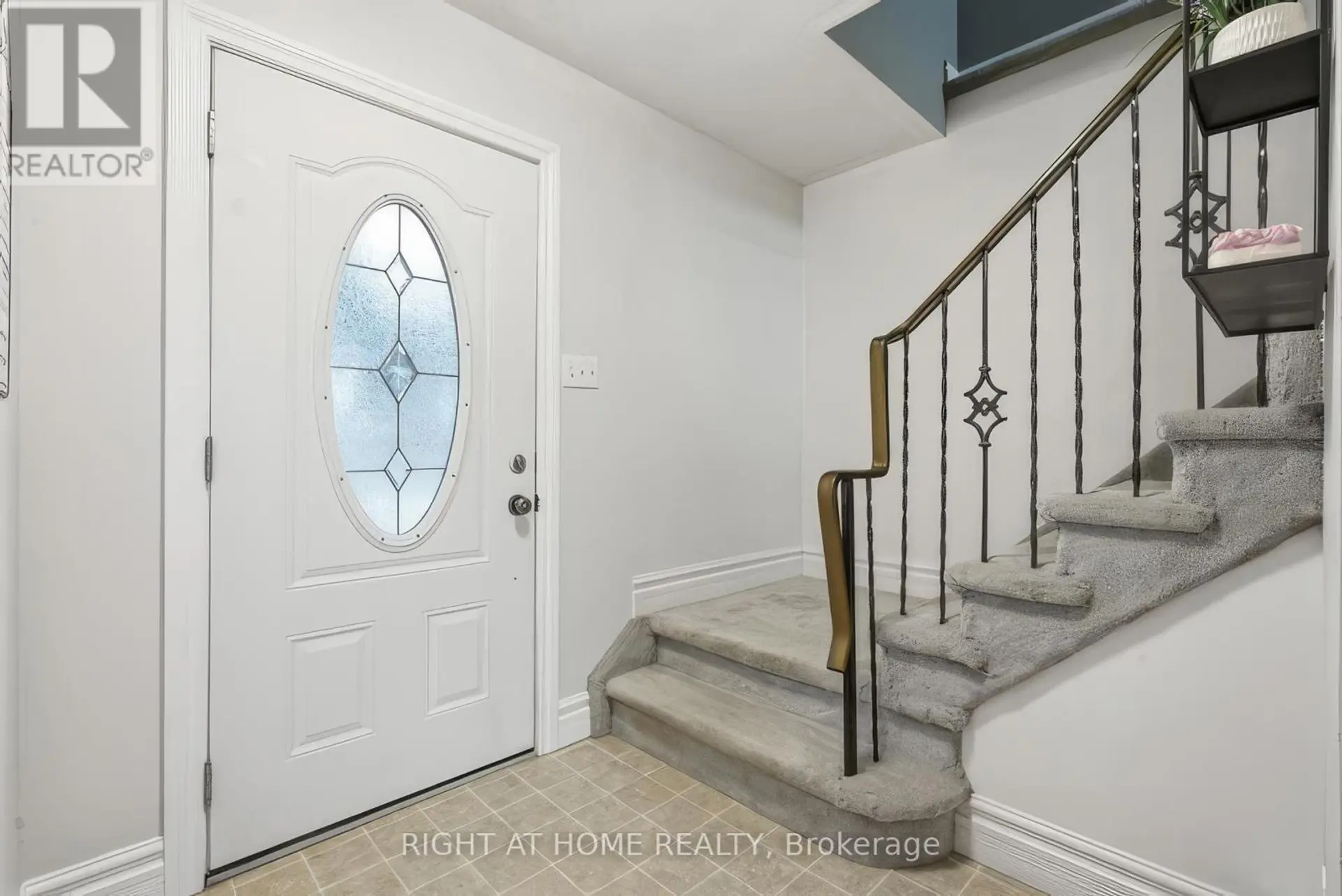 384 COUNTESS STREET N - Image 4