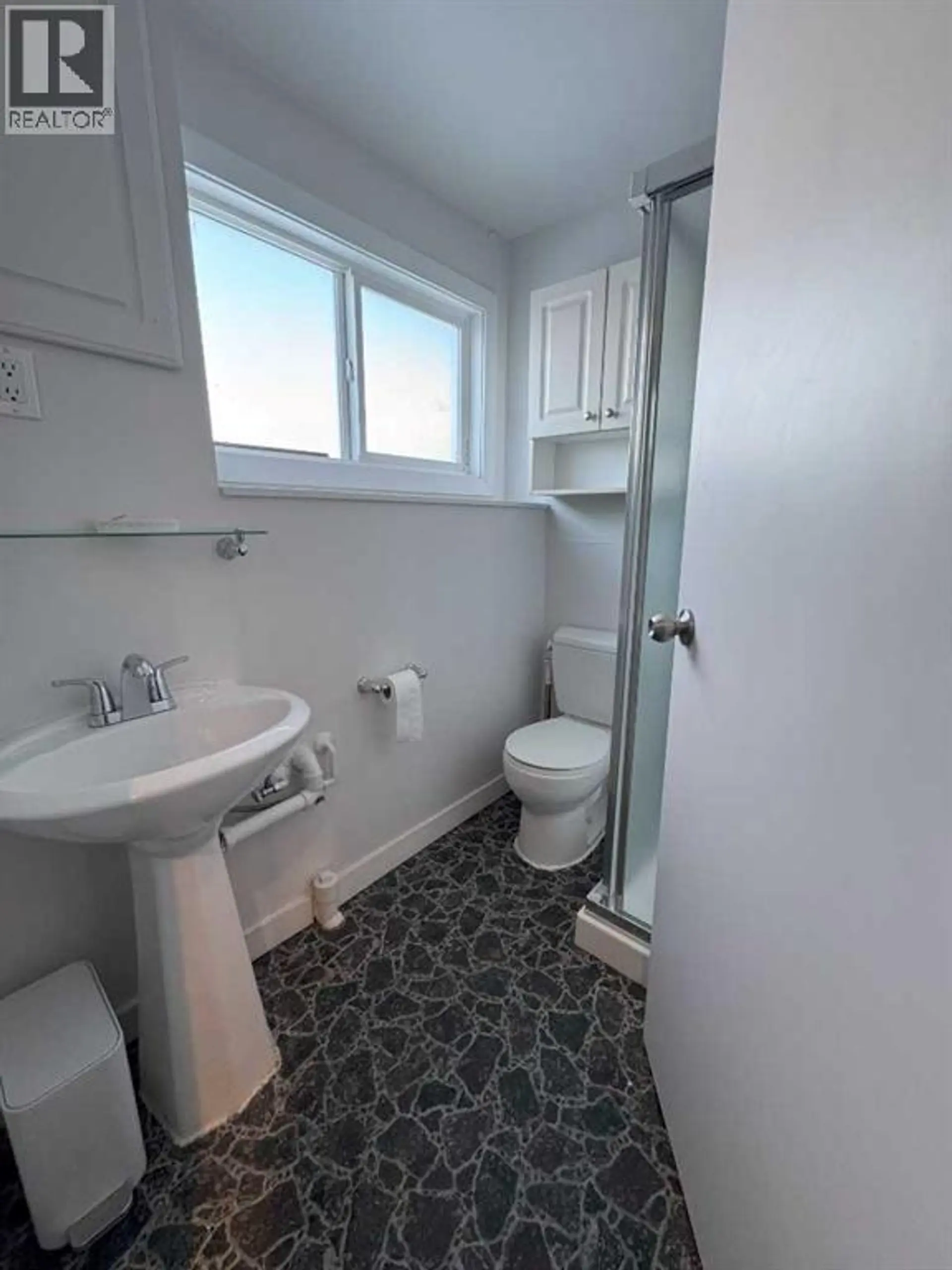 10132 102 AVENUE - Image 15