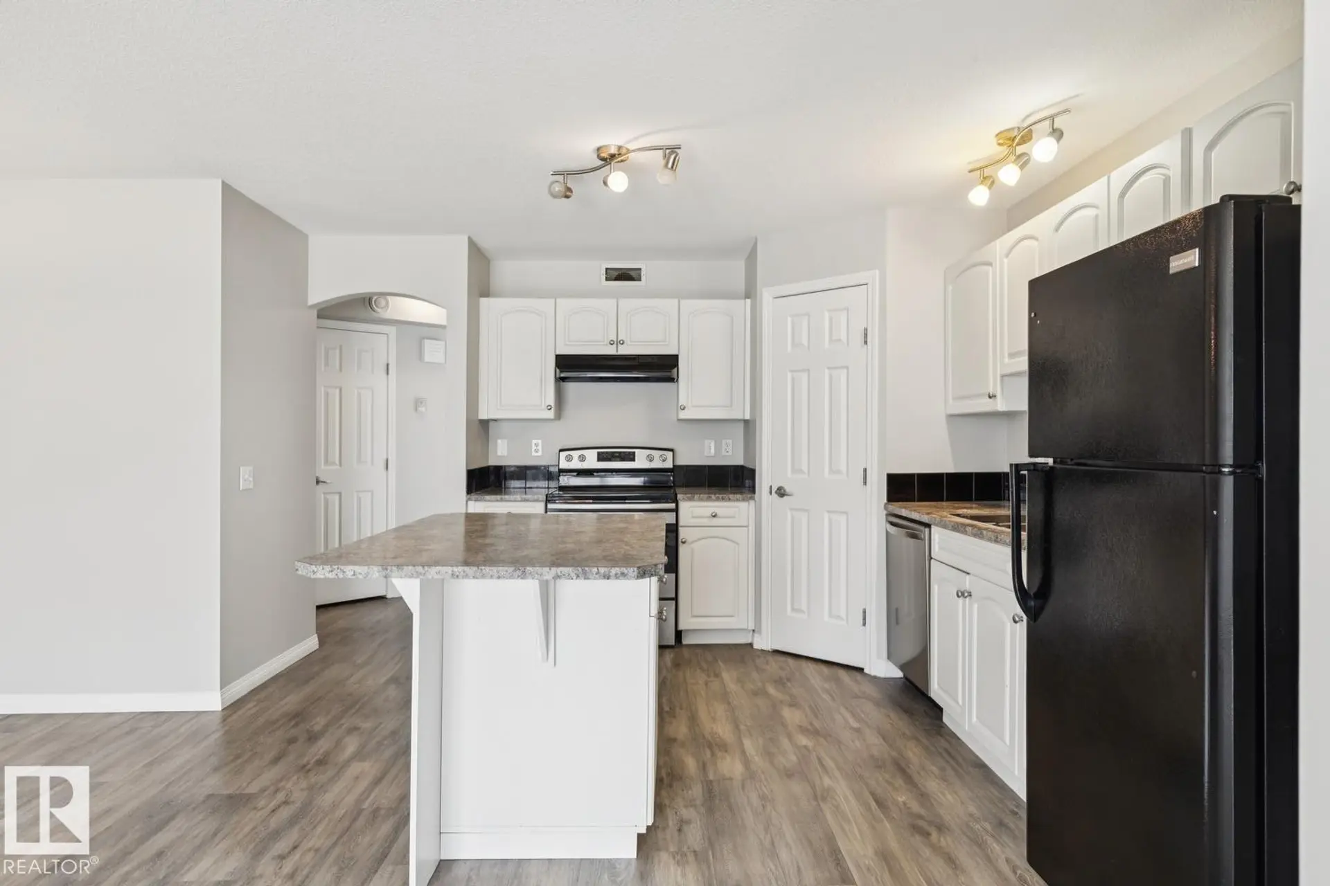 #52 150 EDWARDS DR SW - Image 3