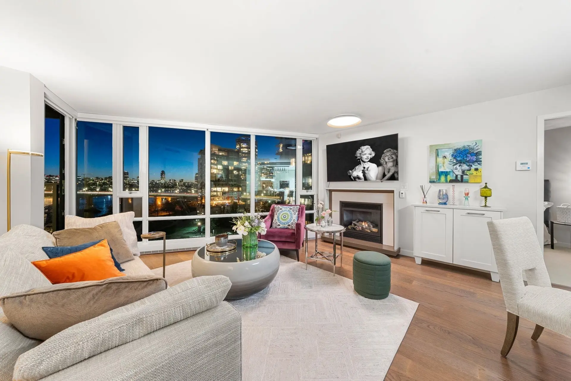 Property at #903 8 Smithe Mews, Vancouver, BC