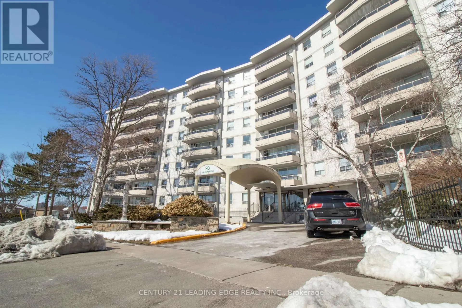 #703 80 GRANDRAVINE DRIVE - Image 1