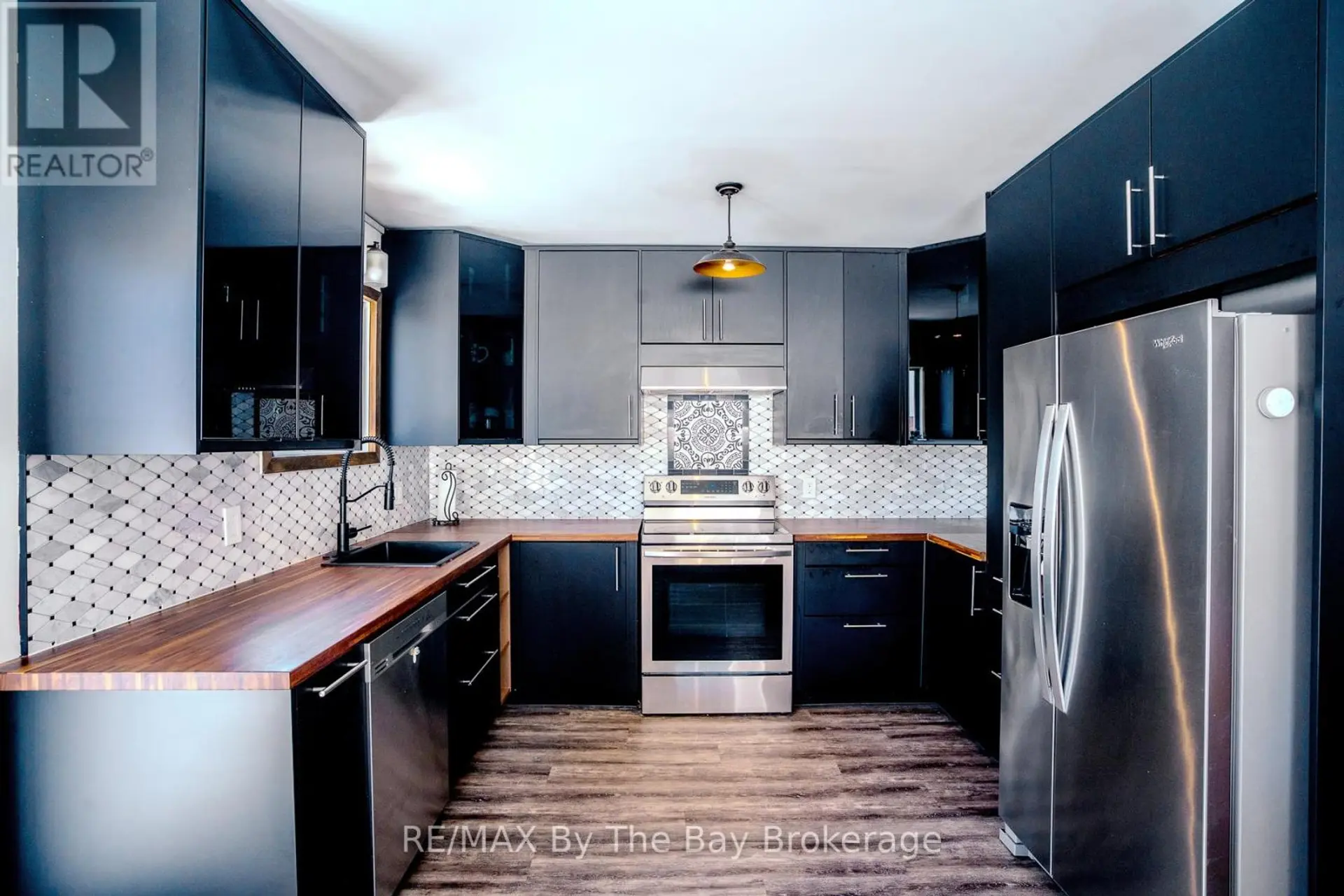 247 SIMCOE STREET - Image 3