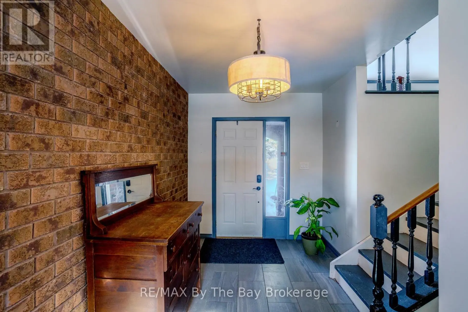 247 SIMCOE STREET - Image 5