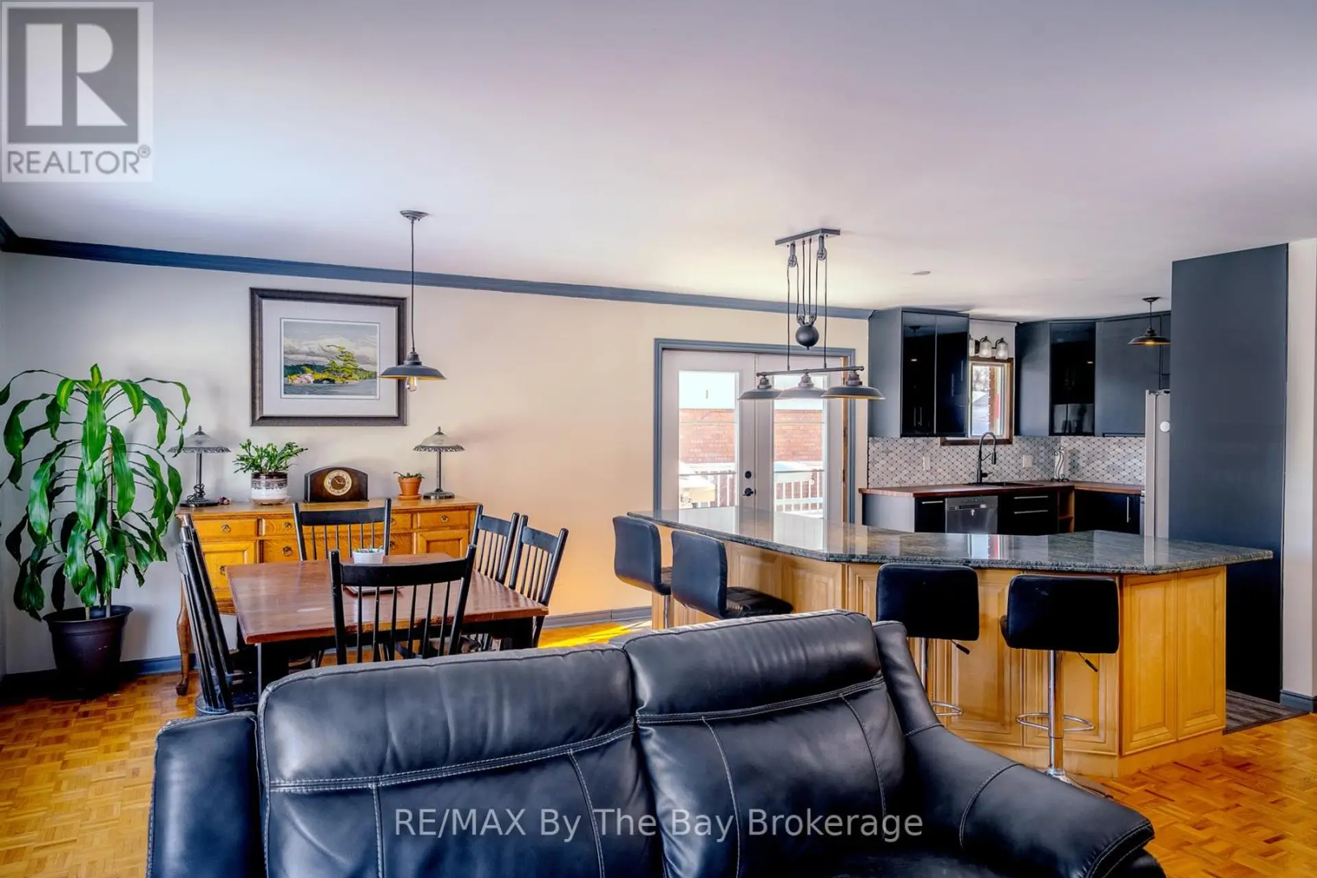 247 SIMCOE STREET - Image 6