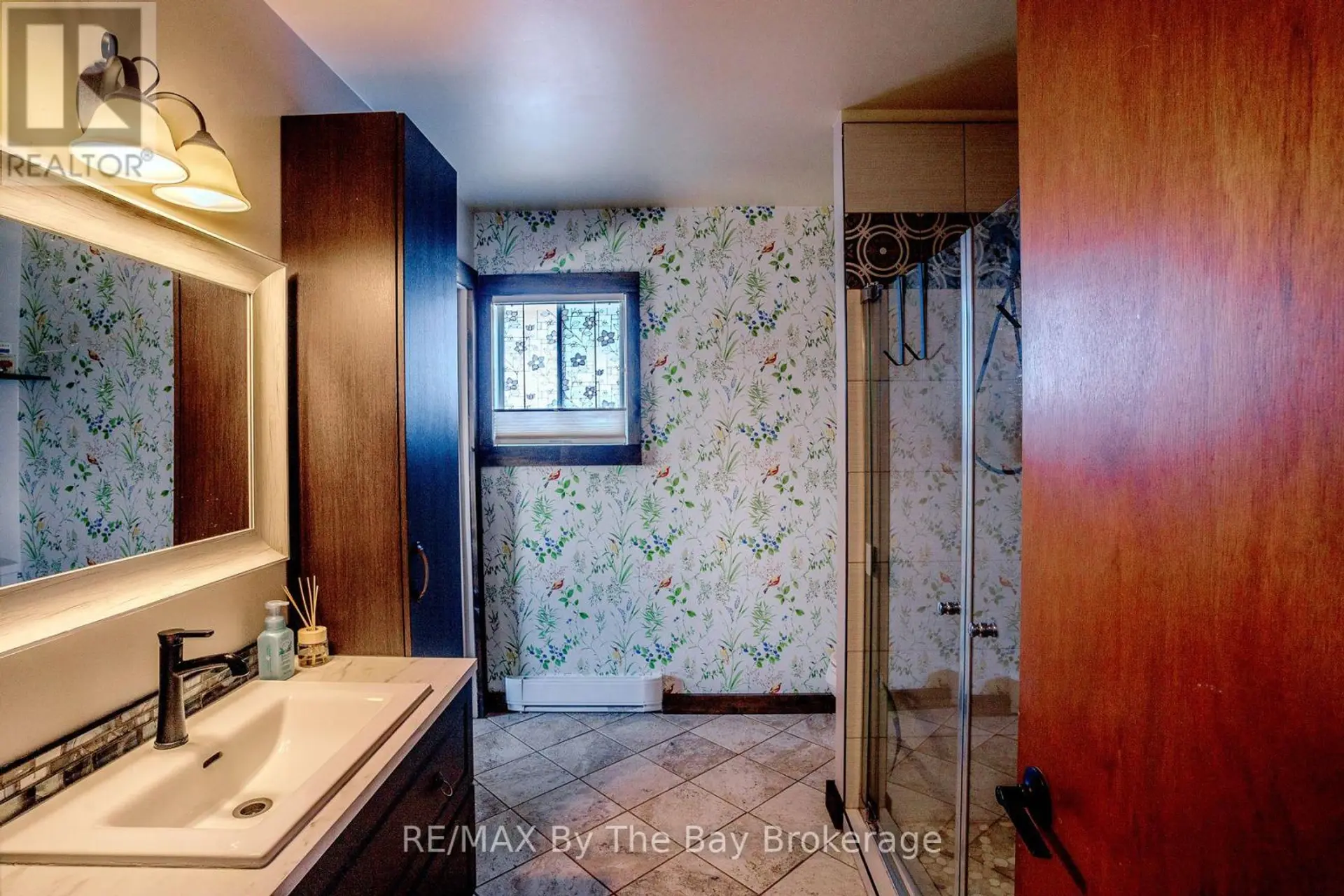 247 SIMCOE STREET - Image 9