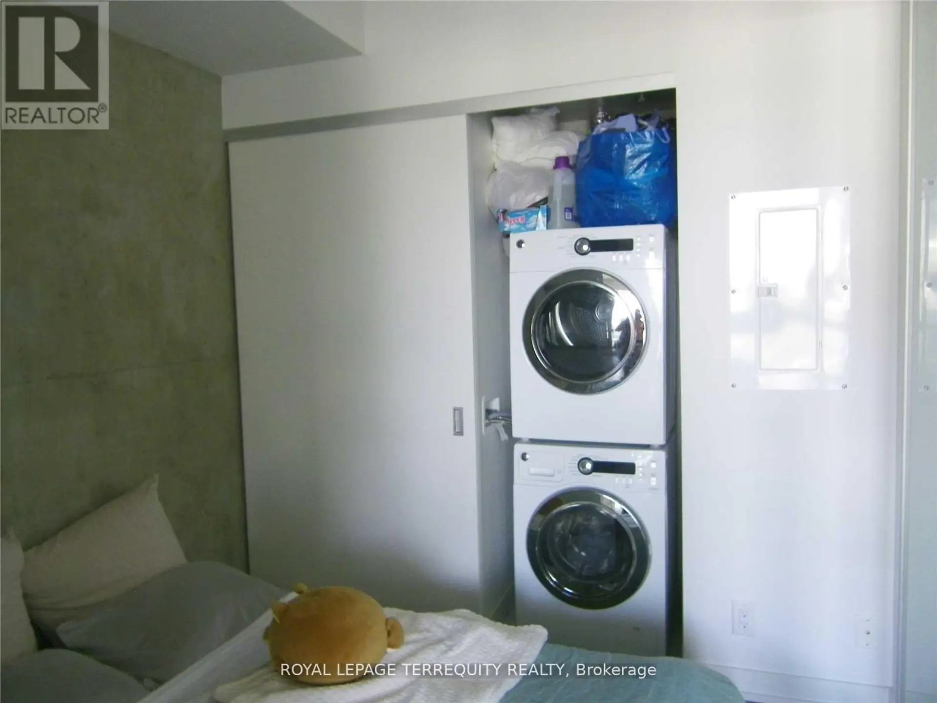 #909 39 BRANT STREET - Image 10