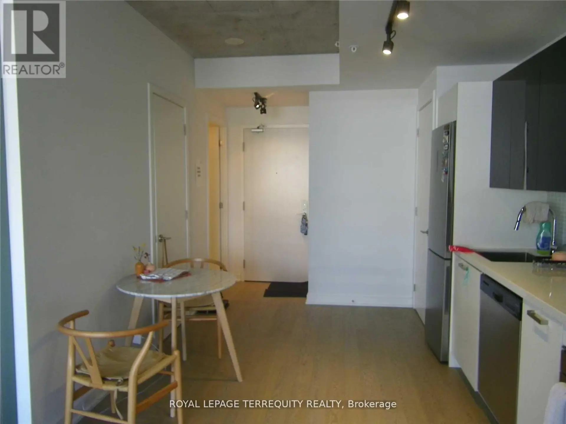 #909 39 BRANT STREET - Image 7
