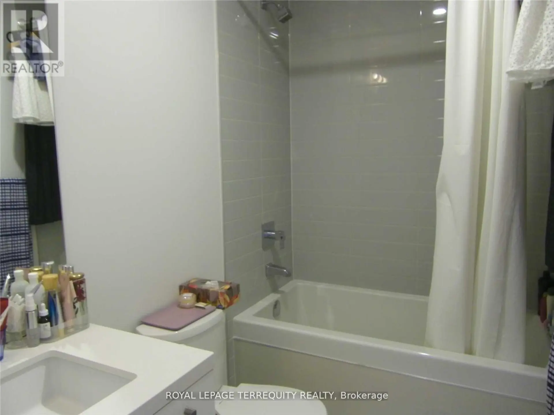 #909 39 BRANT STREET - Image 8