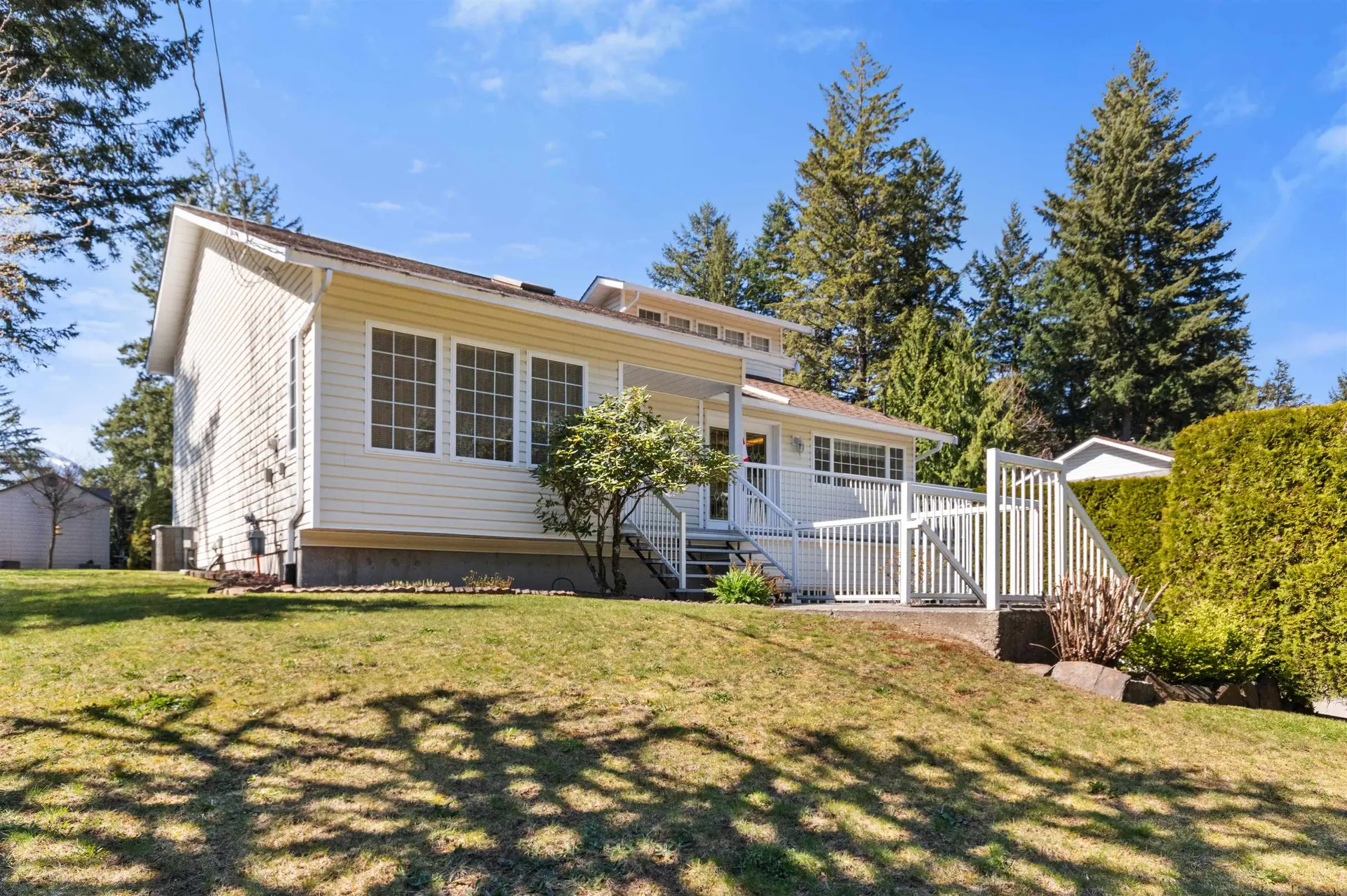 Property at 21376 Lakeview Crescent, Hope, BC