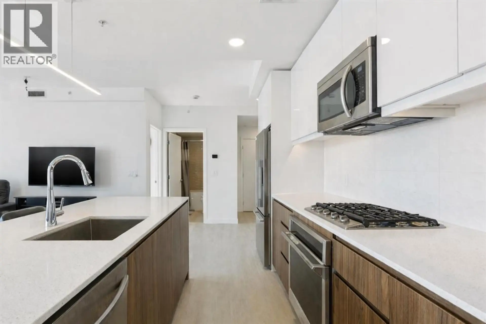 #211 327 9A Street NW - Image 4