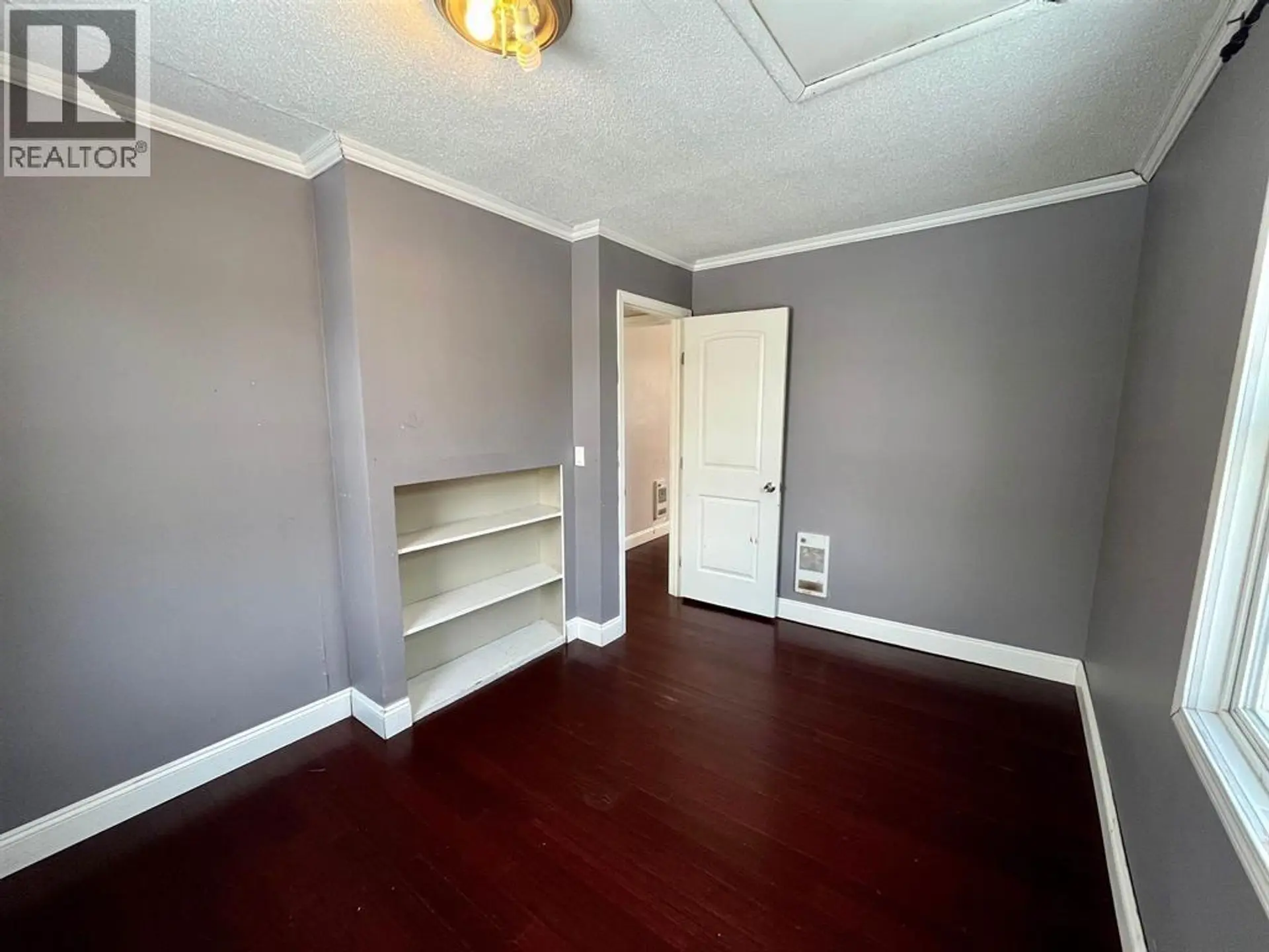 10424 102 AVENUE - Image 11