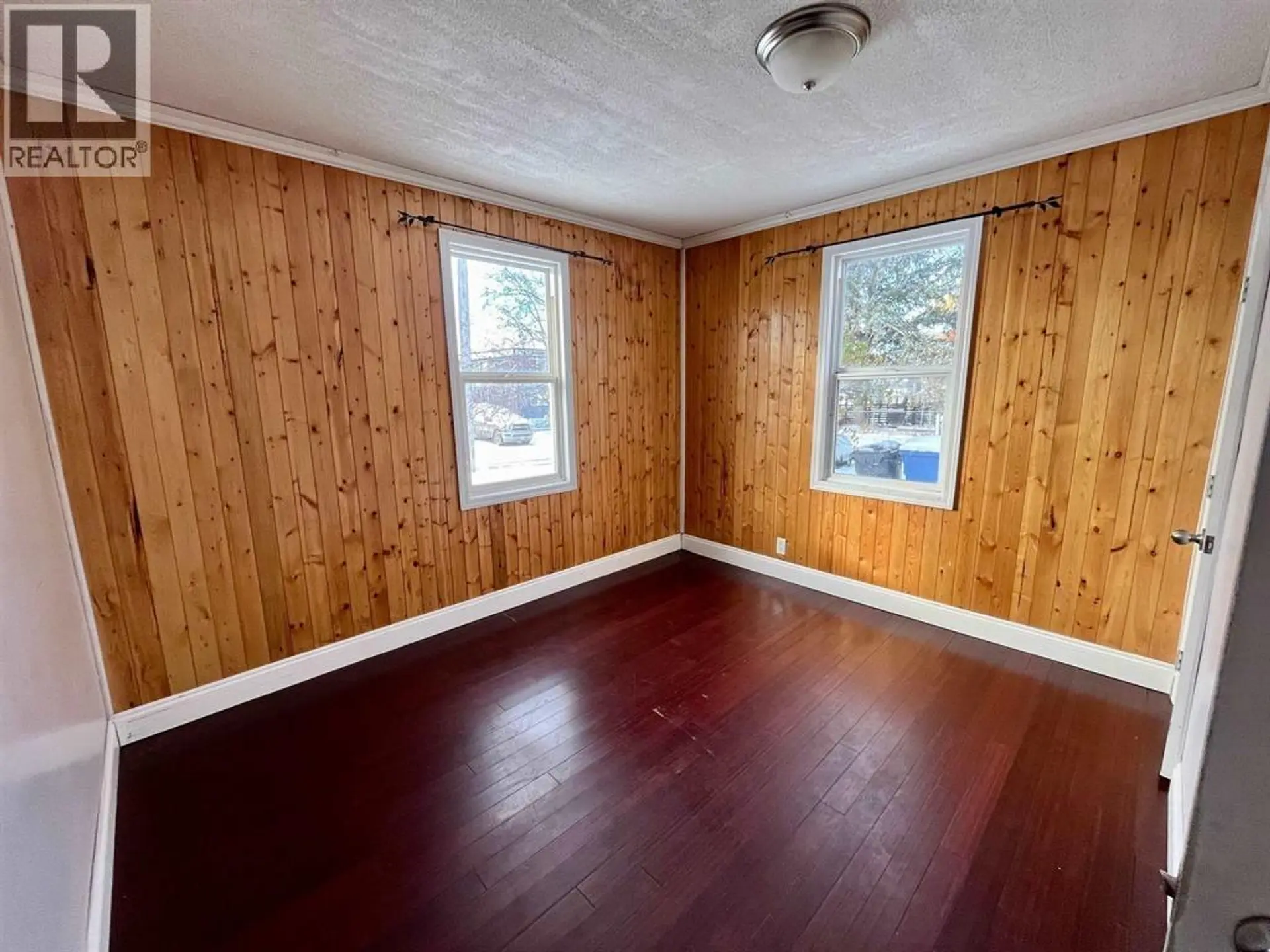 10424 102 AVENUE - Image 13