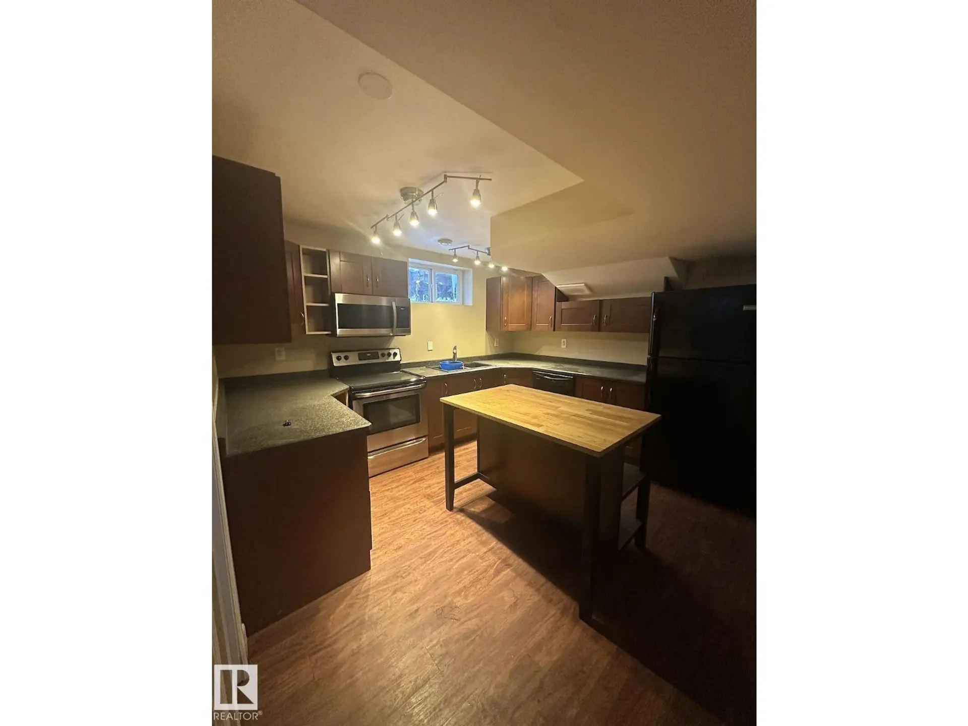 7921 97 AV NW - Image 14