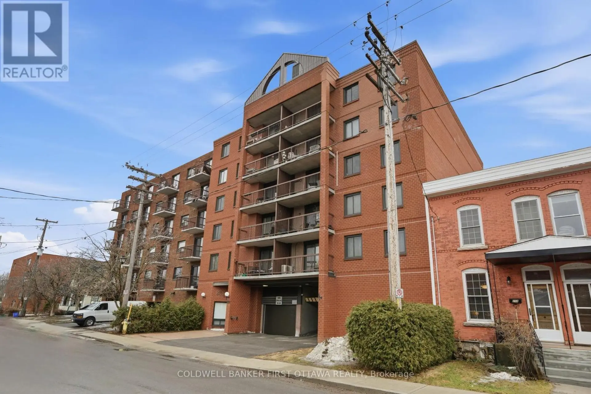#402 222 GUIGUES AVENUE - Image 1