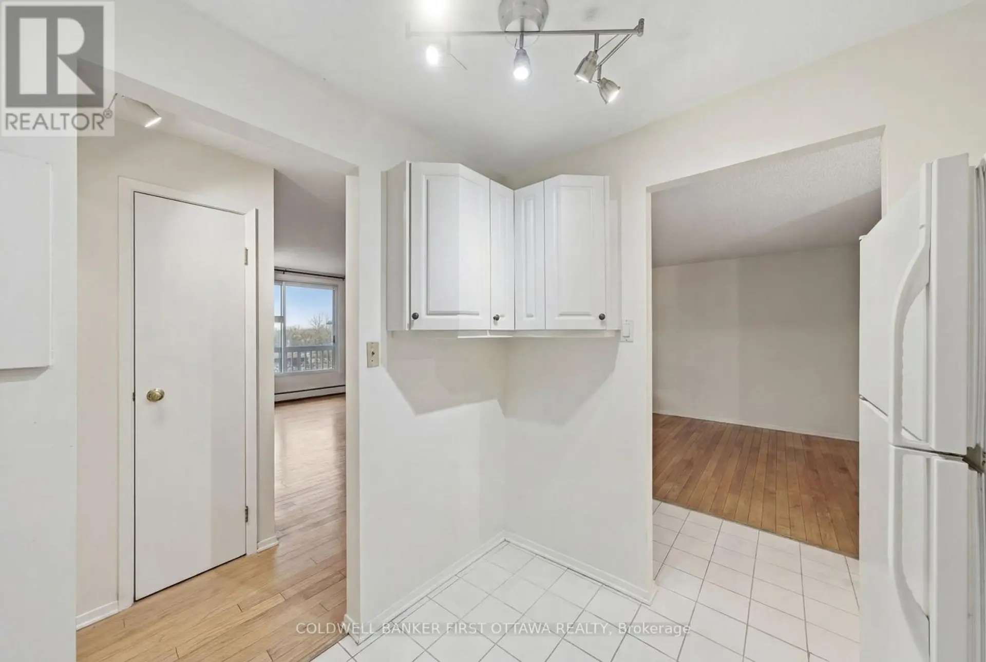 #402 222 GUIGUES AVENUE - Image 12