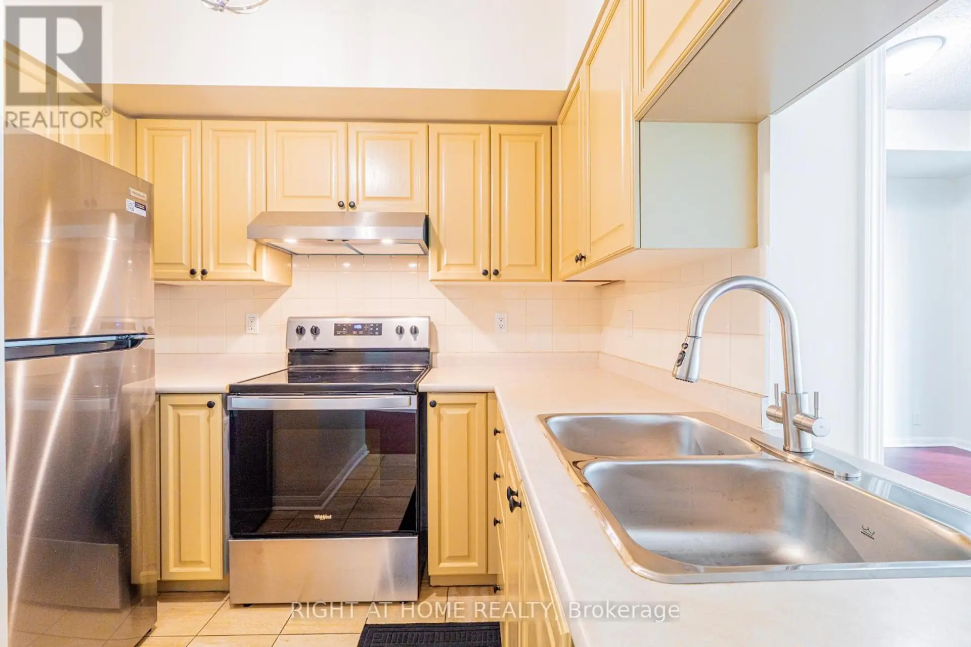 #918 230 QUEENS QUAY W - Image 7