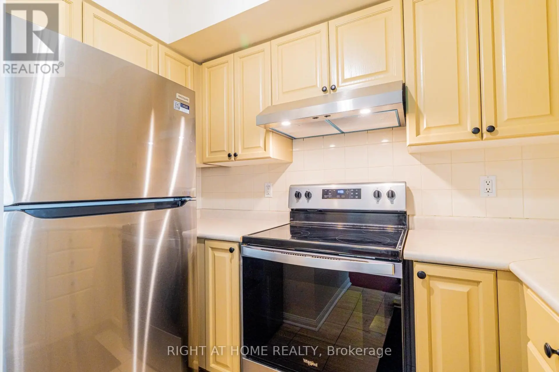 #918 230 QUEENS QUAY W - Image 8